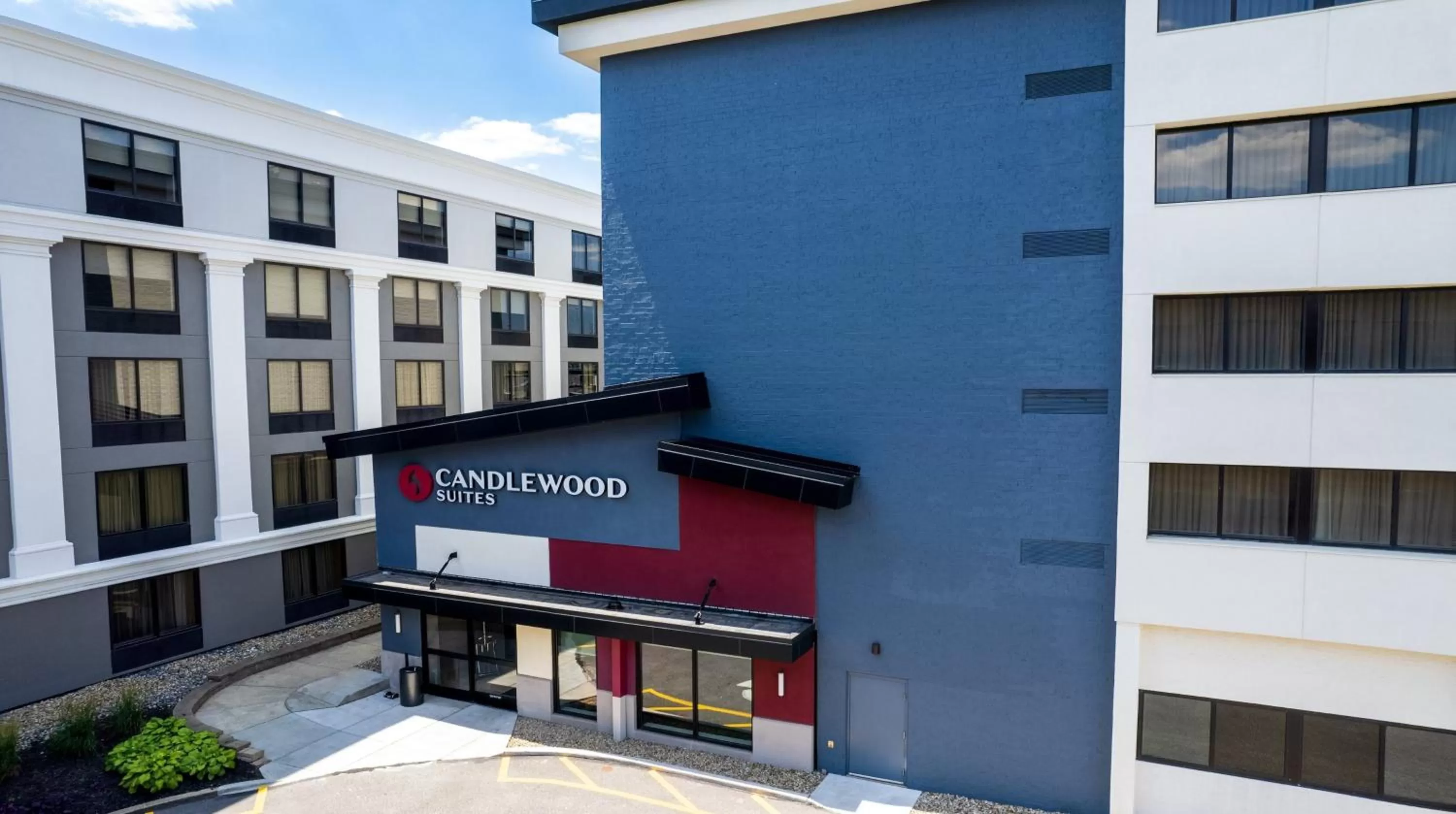 Property building in Candlewood Suites - Cleveland South - Independence by IHG