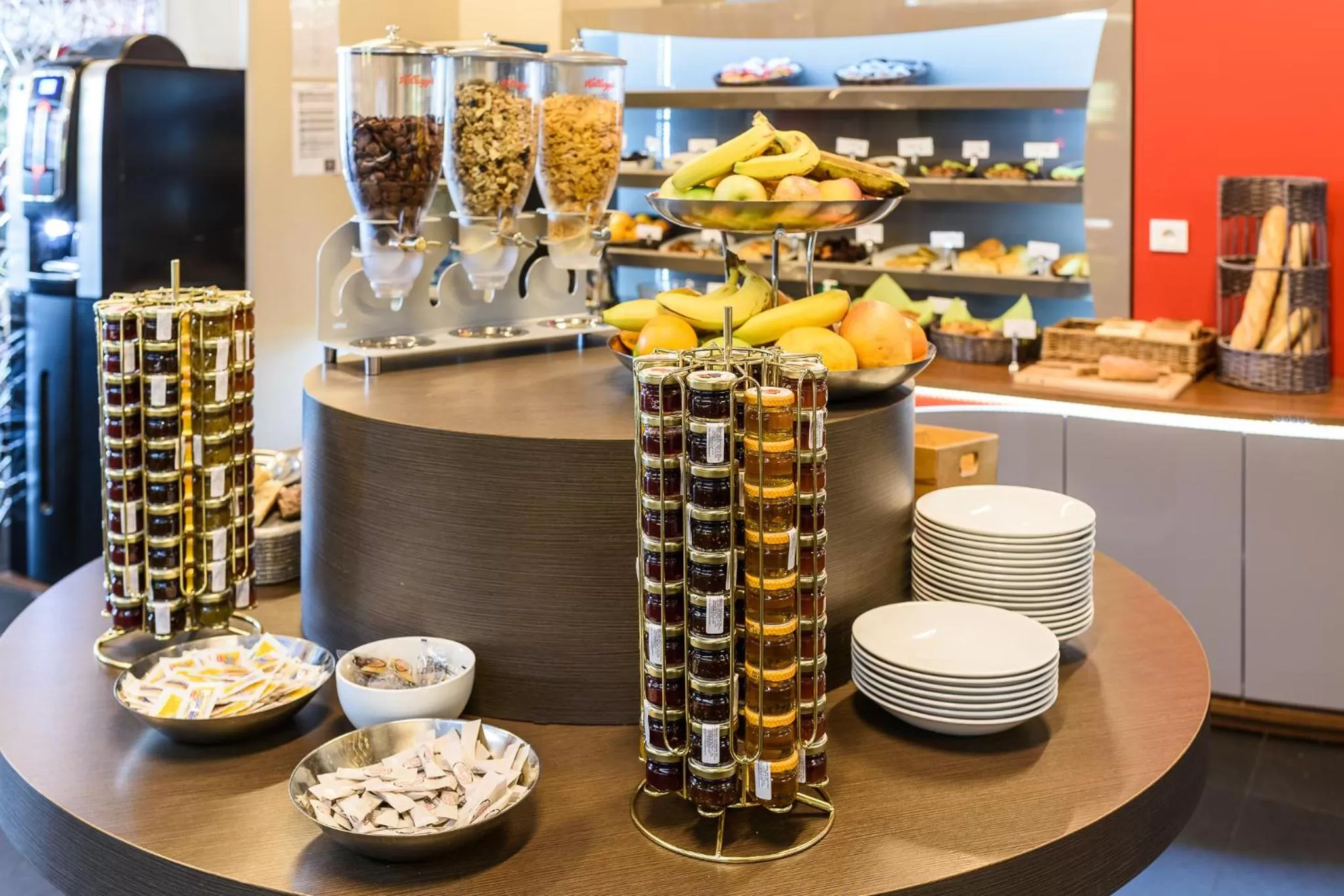 Buffet breakfast in Hôtel Le Bayonne