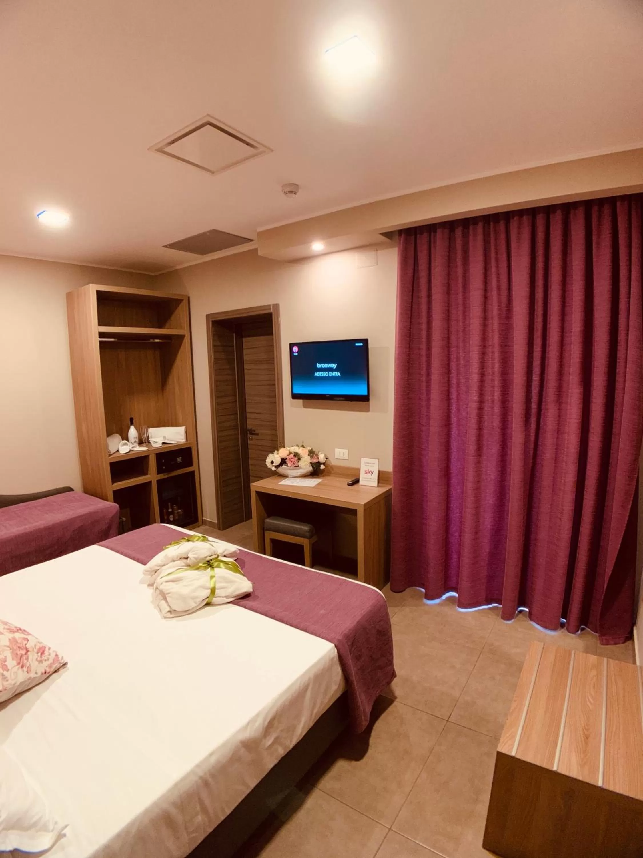 Photo of the whole room, Bed in Hotel Smeraldo