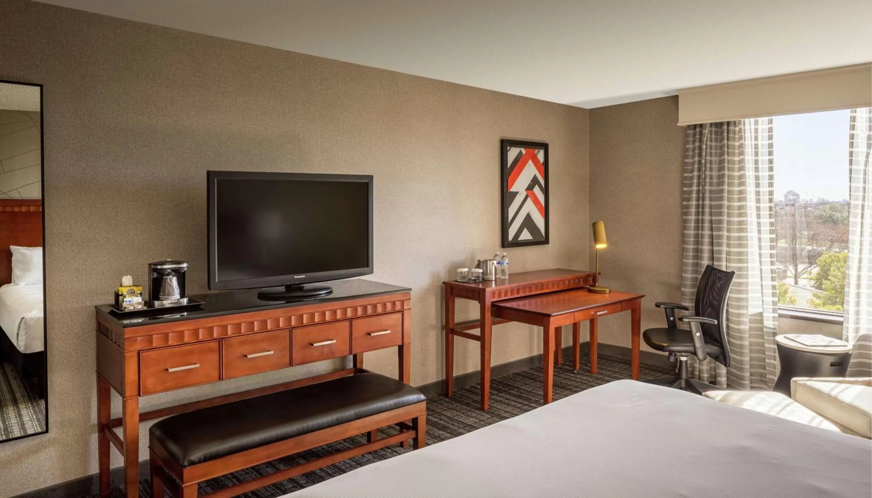 Bedroom, Bed in DoubleTree by Hilton Dallas Near the Galleria