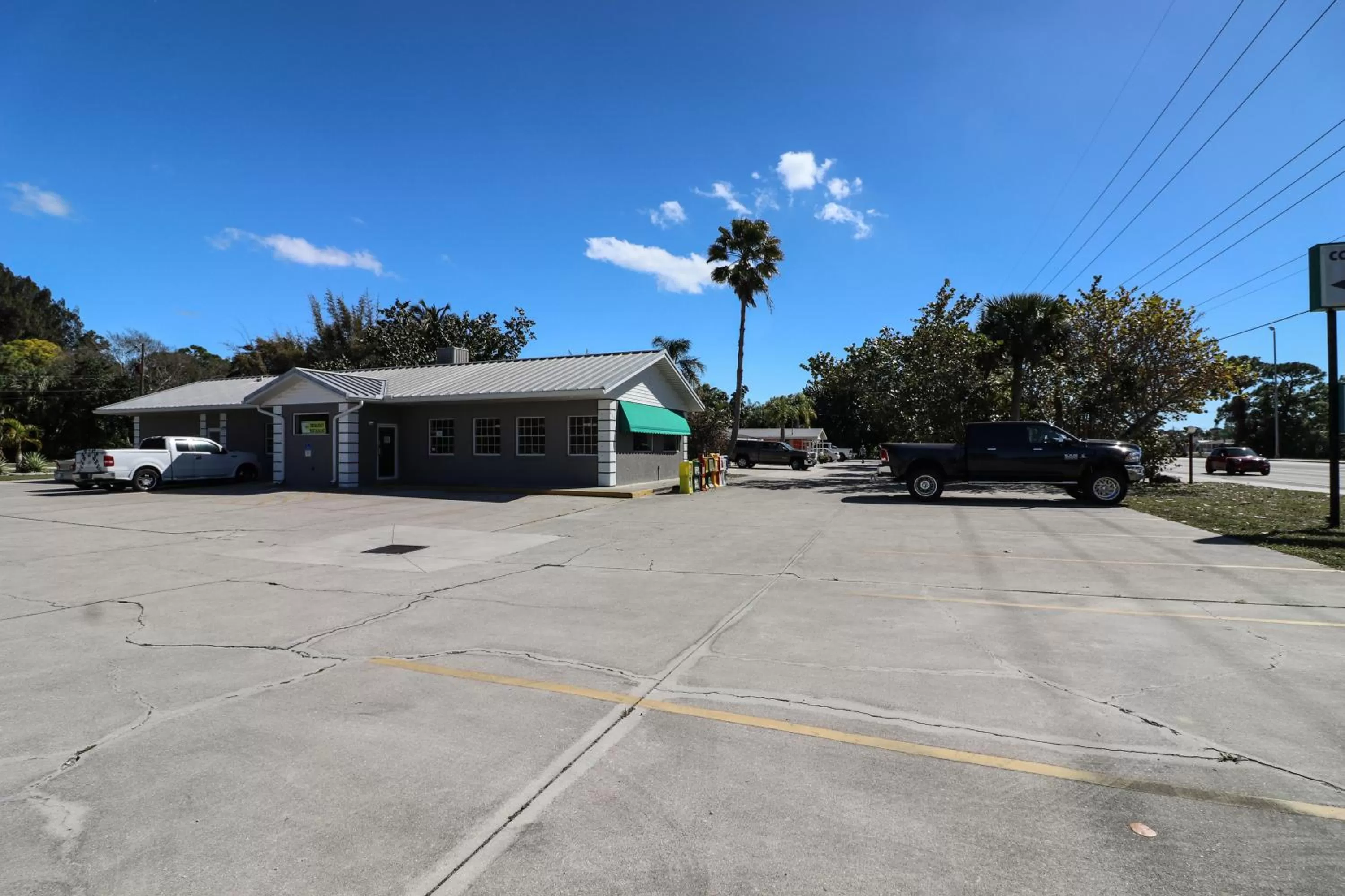 American breakfast in Grove City Motel