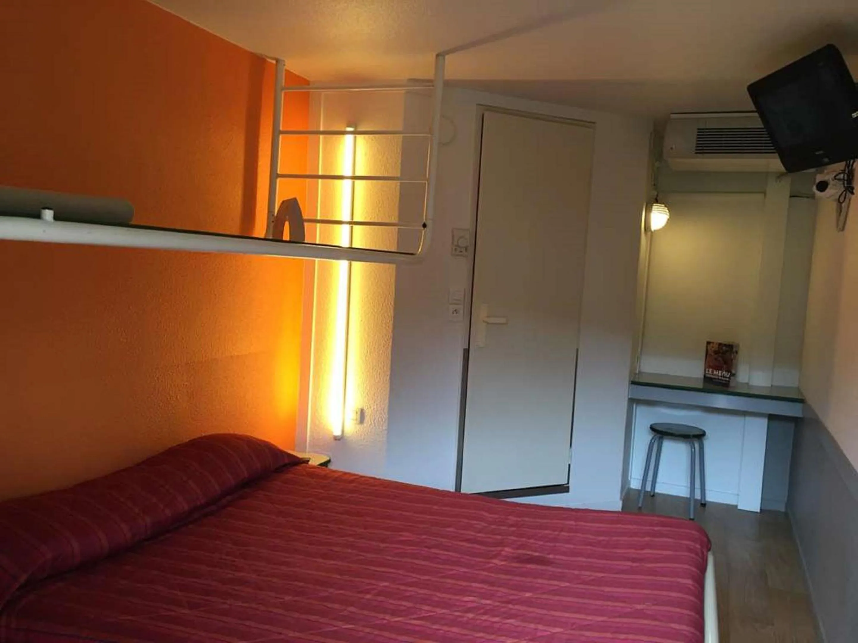 Bed in Premiere Classe St Etienne Nord Villars