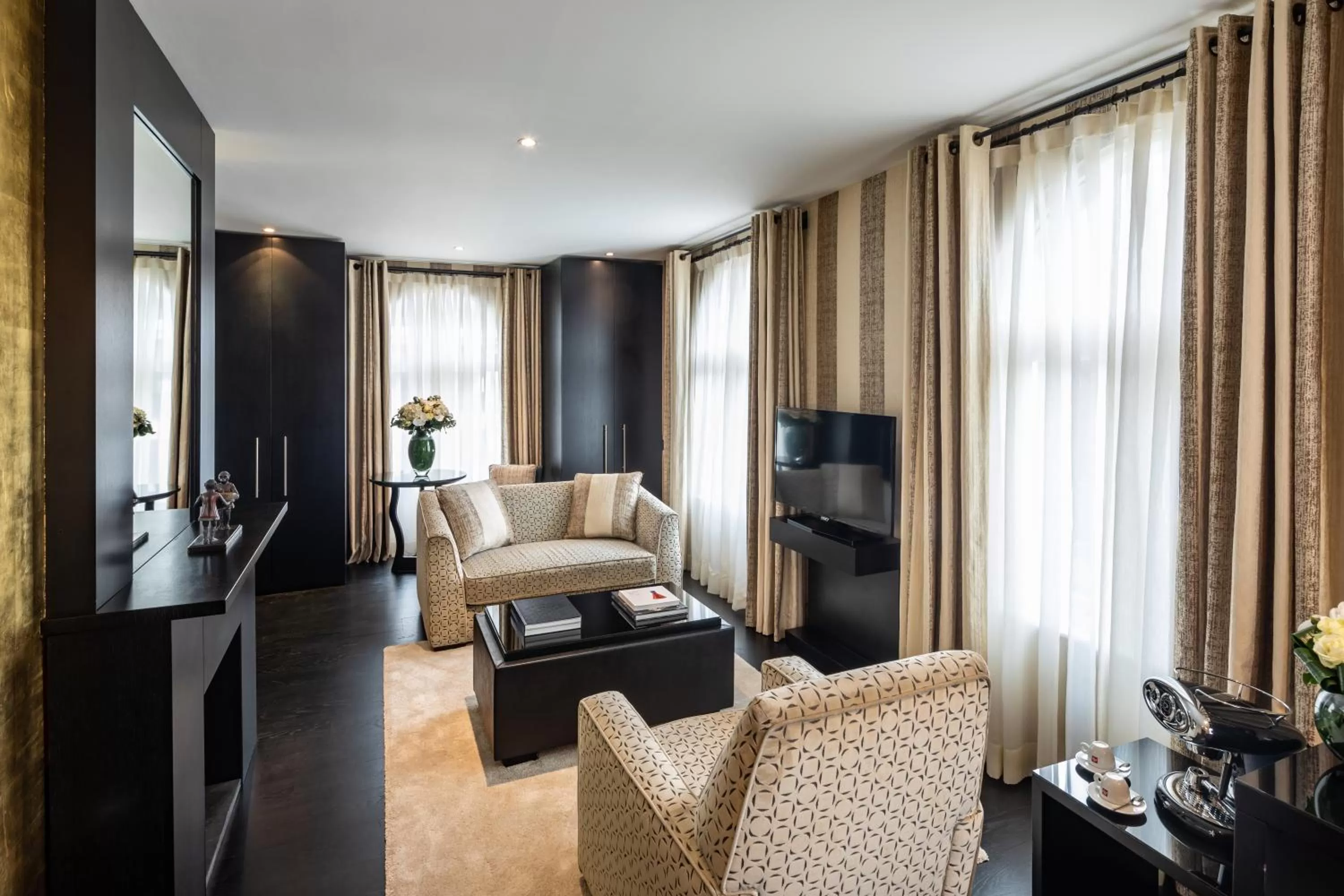 TV and multimedia in 60 Hyde Park Gate Hotel