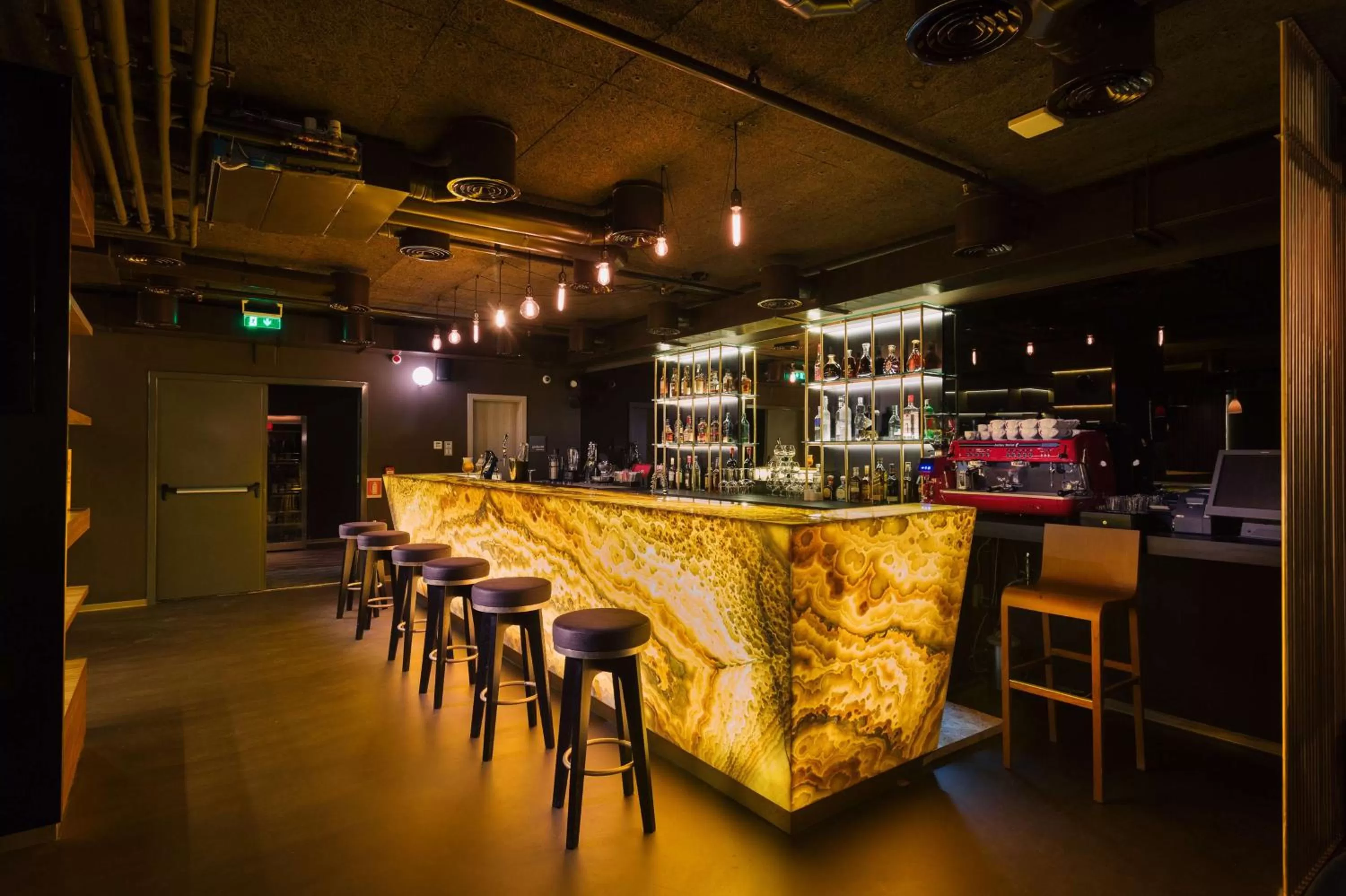 Lounge or bar in DoubleTree by Hilton Hotel Cluj - City Plaza