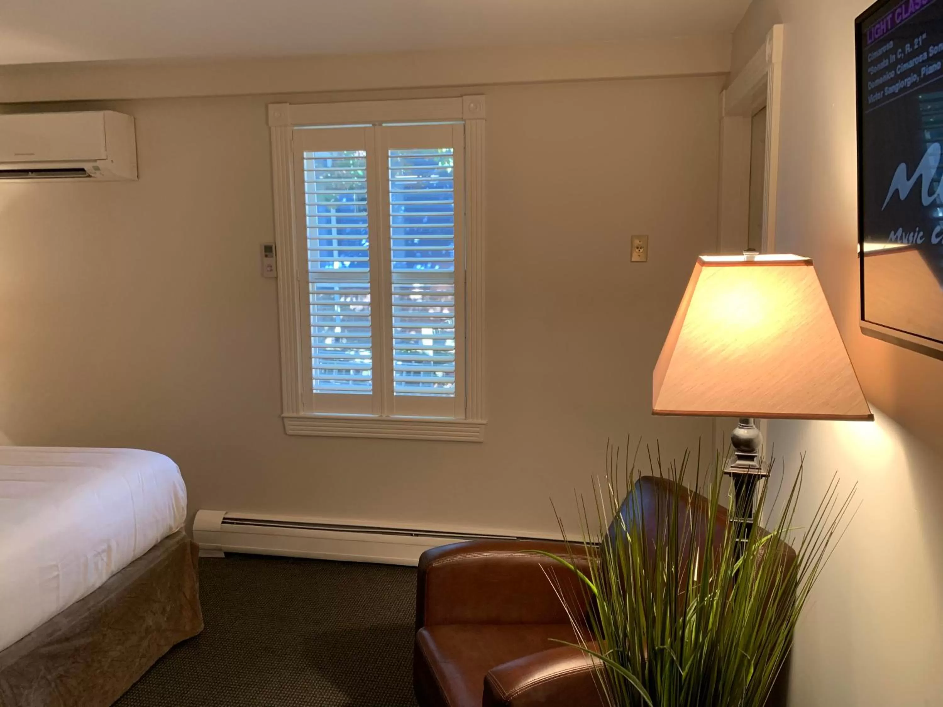 Seating area, Bed in Pilgrim House