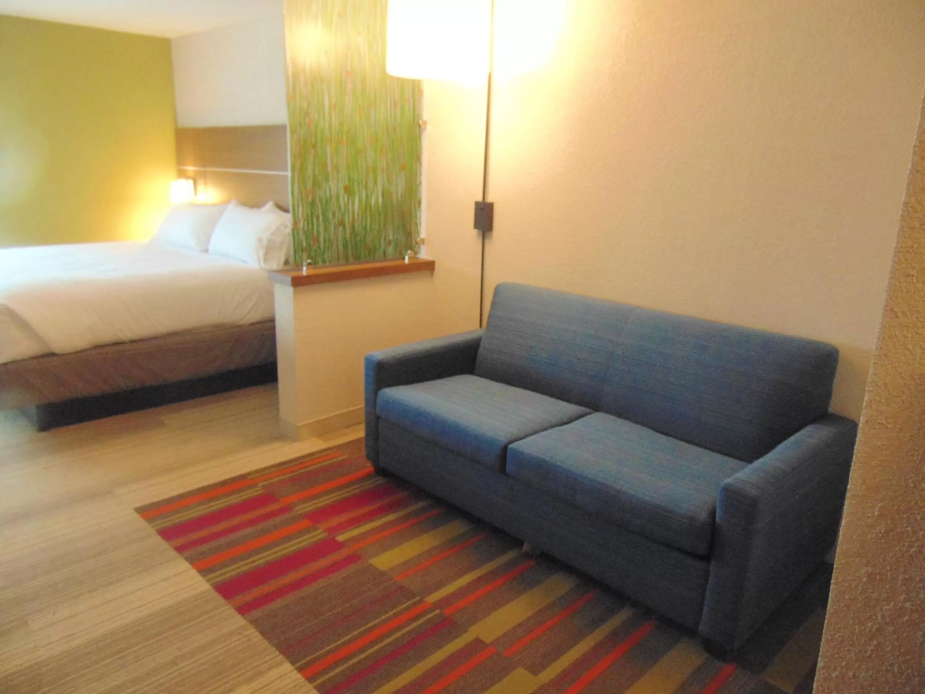 Photo of the whole room, Bed in Holiday Inn Express & Suites Wapakoneta by IHG