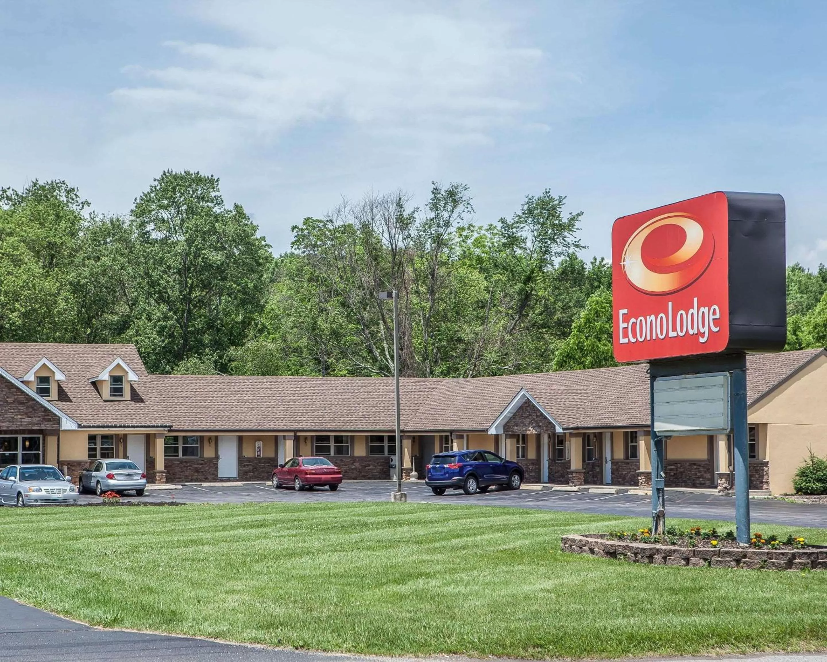 Property building in Econo Lodge Newton