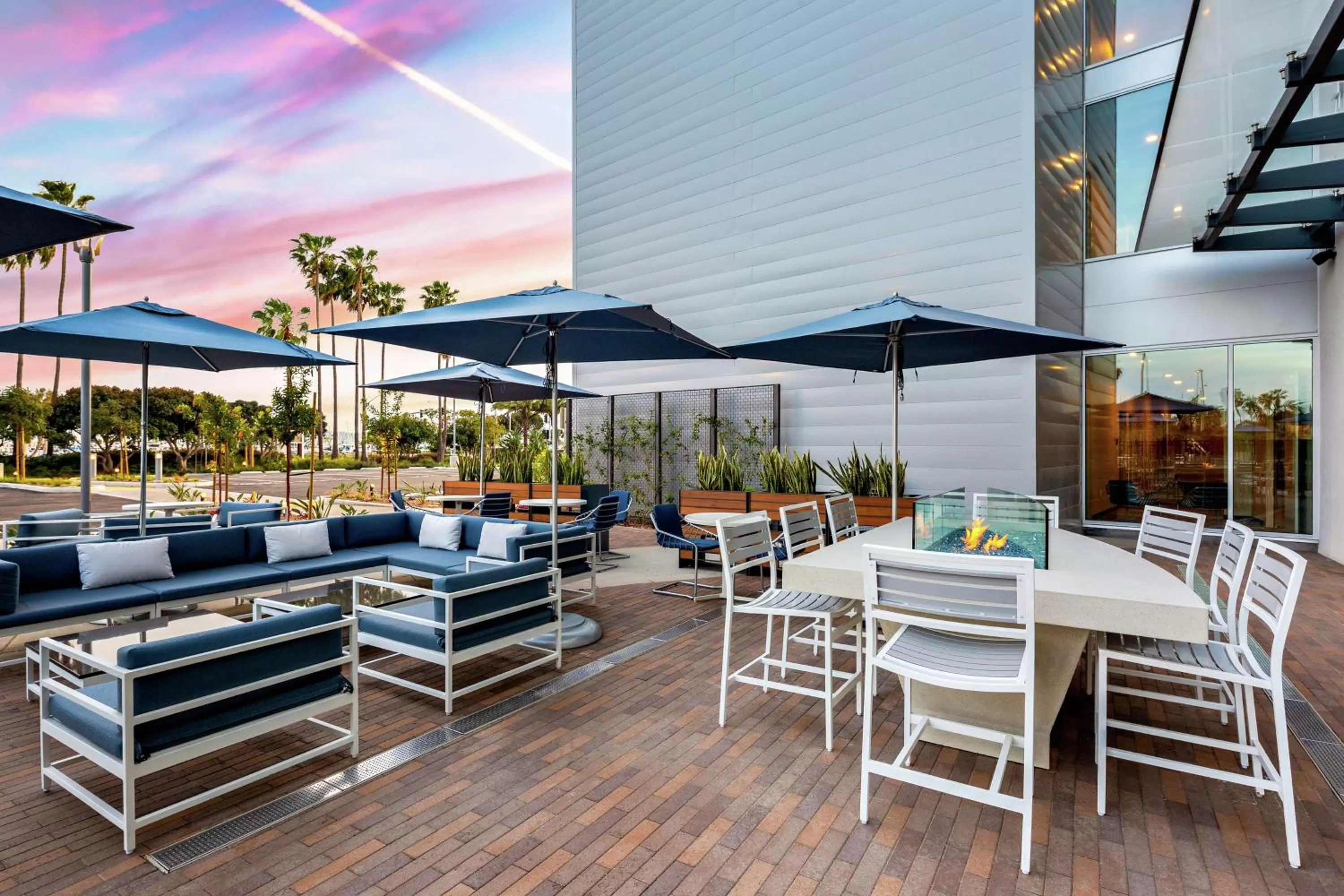 Patio in Hampton Inn & Suites San Diego Airport Liberty Station