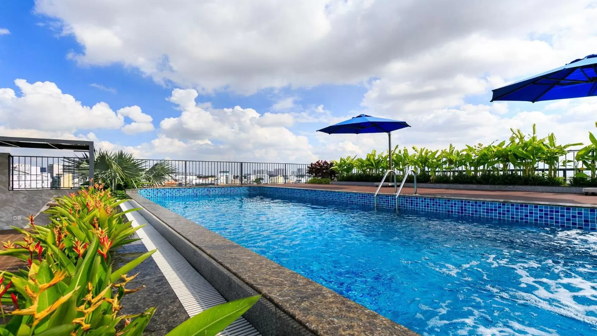 Swimming pool in DHTS Business Hotel & Apartment