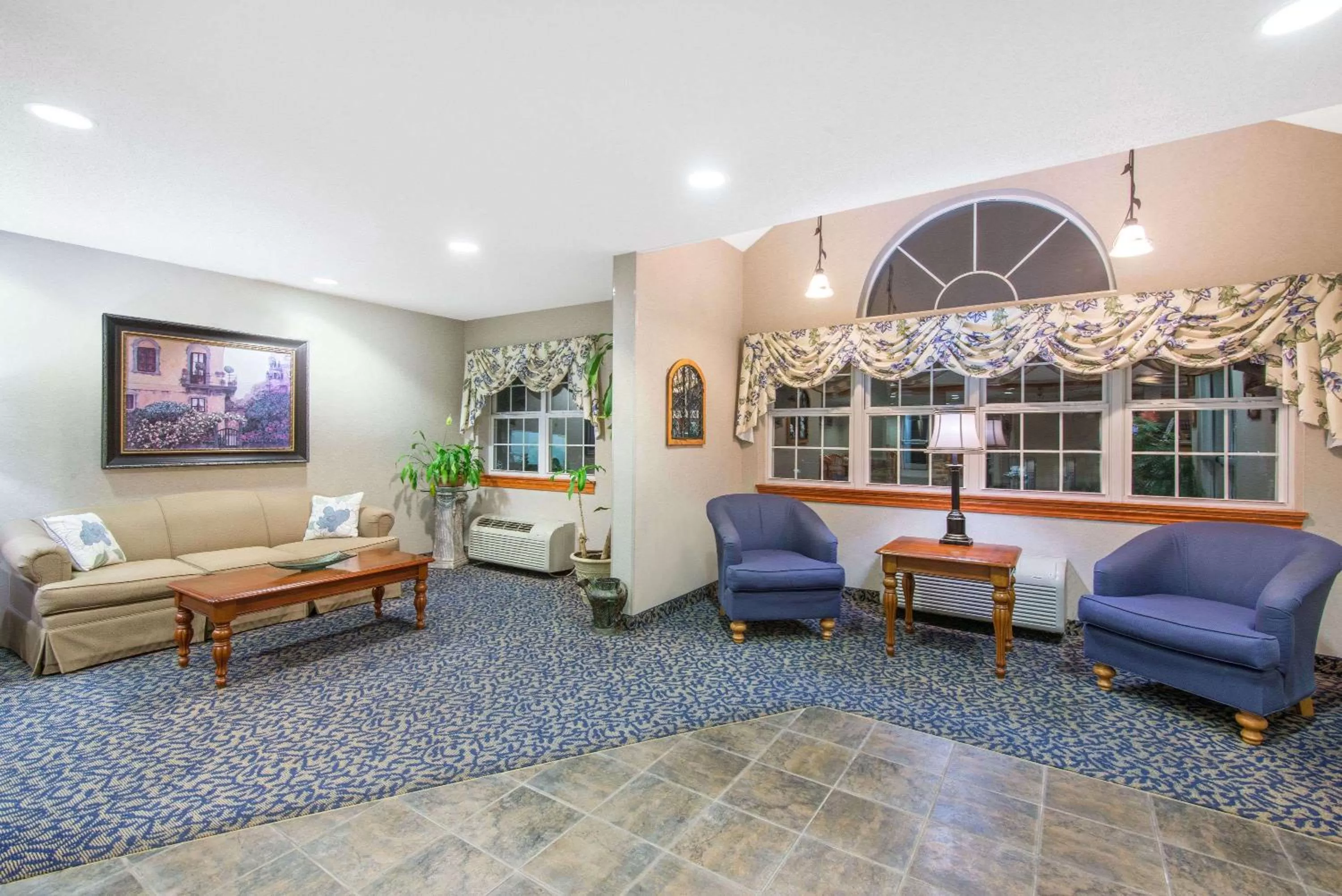 Lobby or reception in Microtel Inn & Suites by Wyndham Hazelton/Bruceton Mills