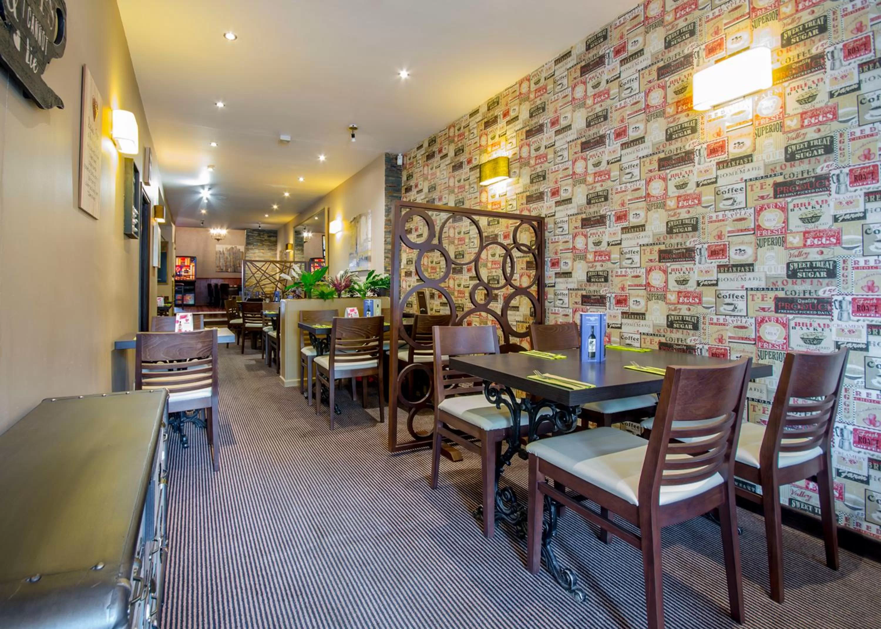 Restaurant/places to eat in Smiths Hotel