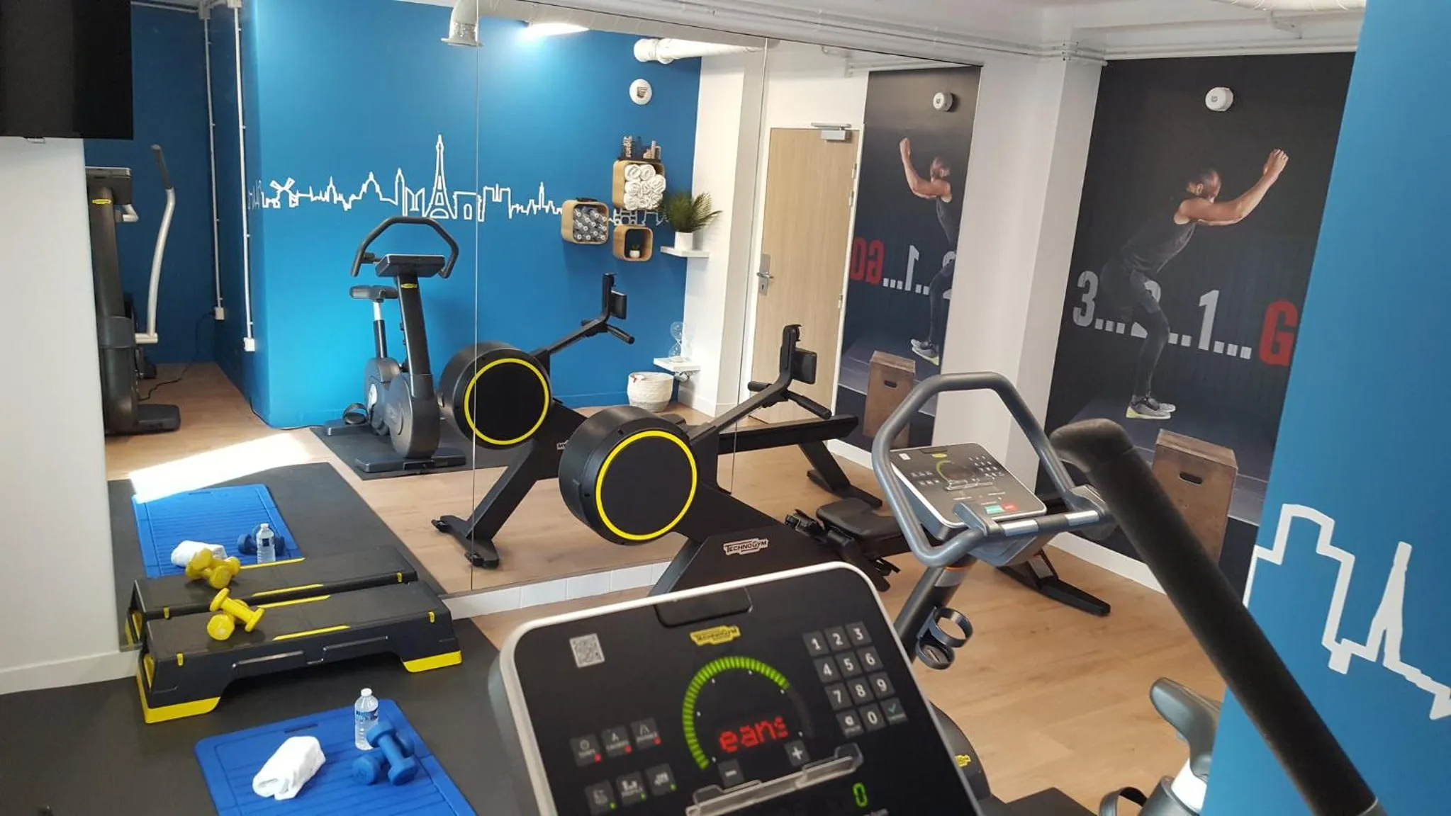 Fitness centre/facilities in Holiday Inn Express Paris - Velizy by IHG