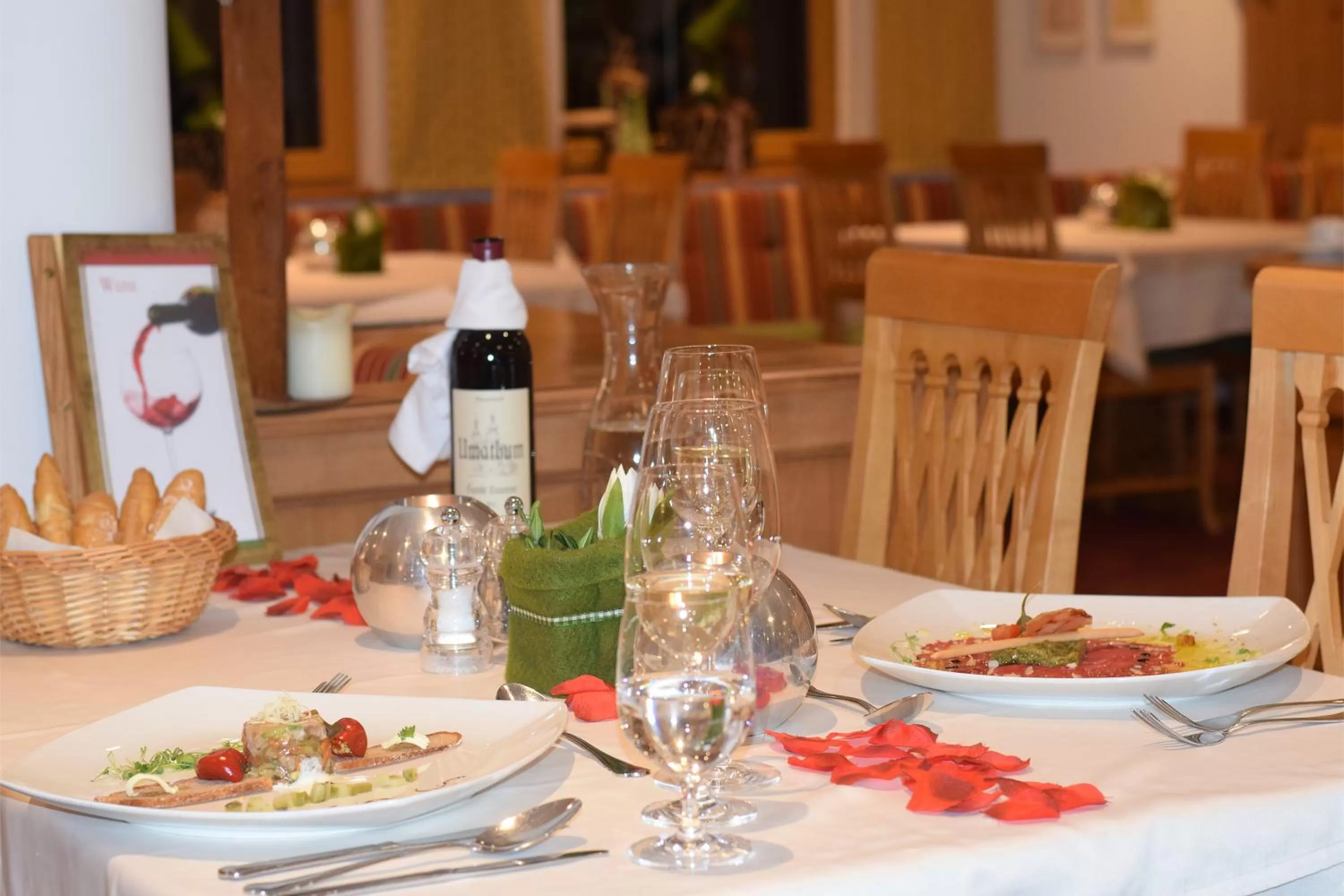 Restaurant/Places to Eat in Hotel Enzian