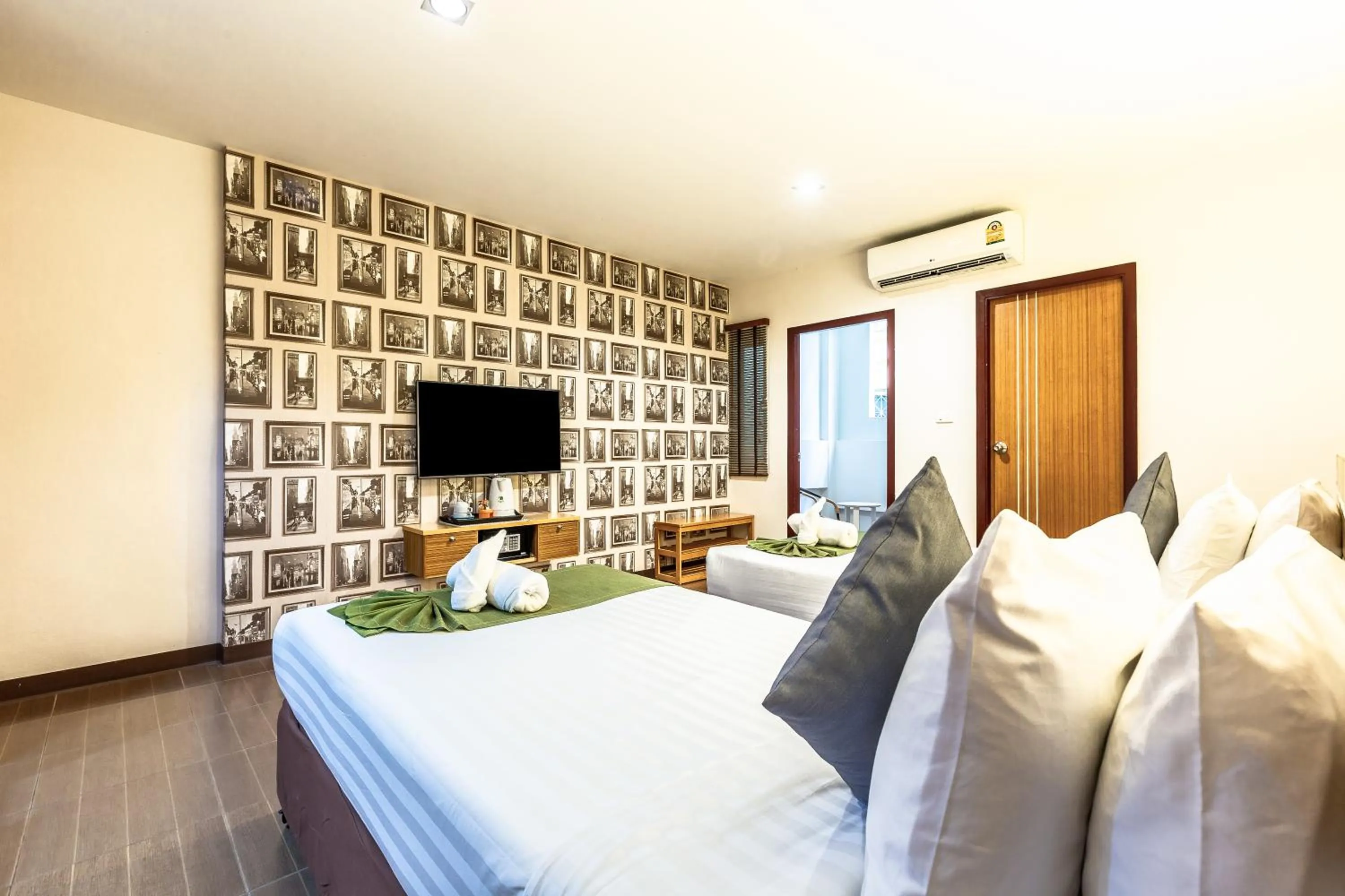 Photo of the whole room, Bed in Tee Pak Dee Resident Phuket