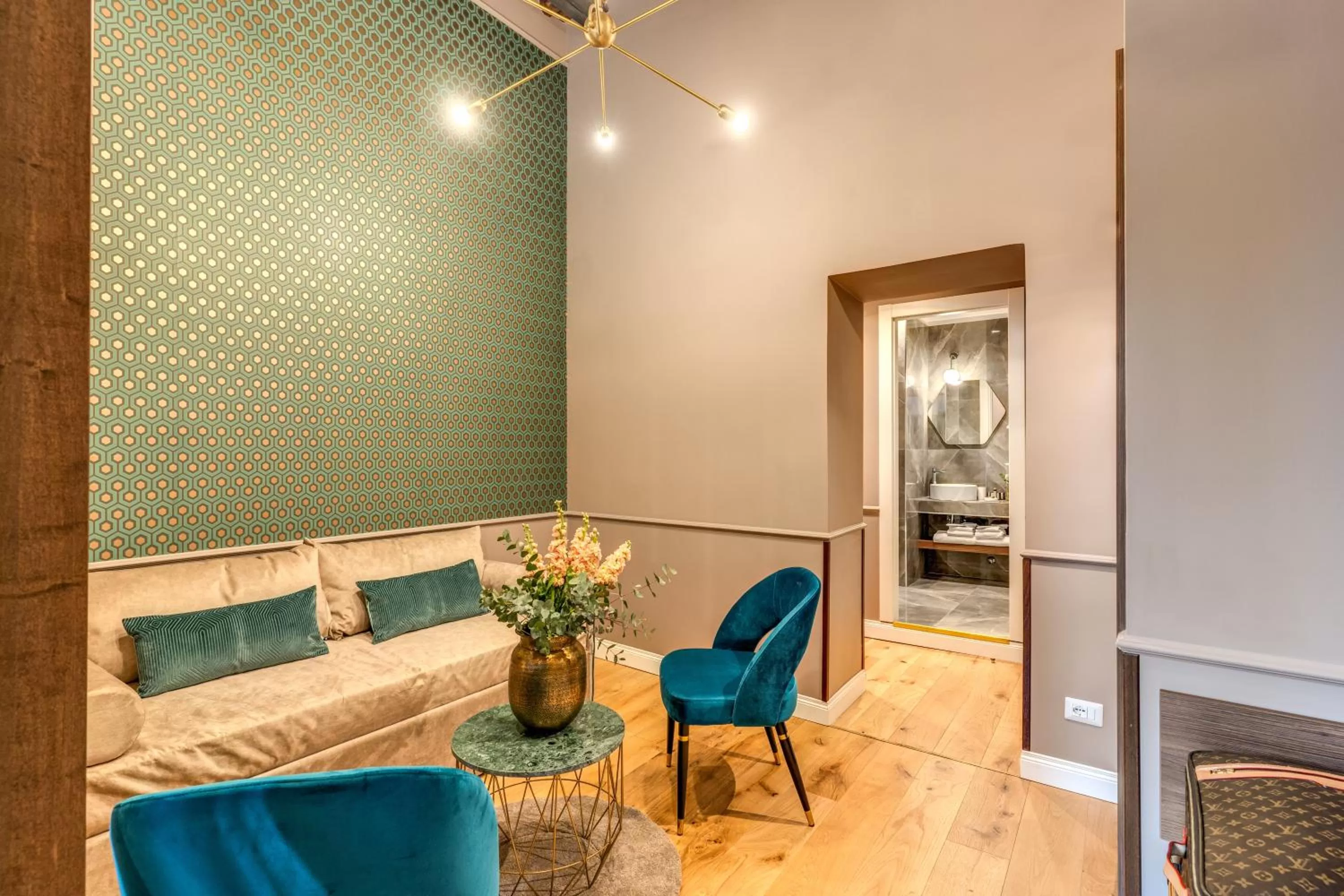 Bed in Tree Charme Parliament Boutique Hotel