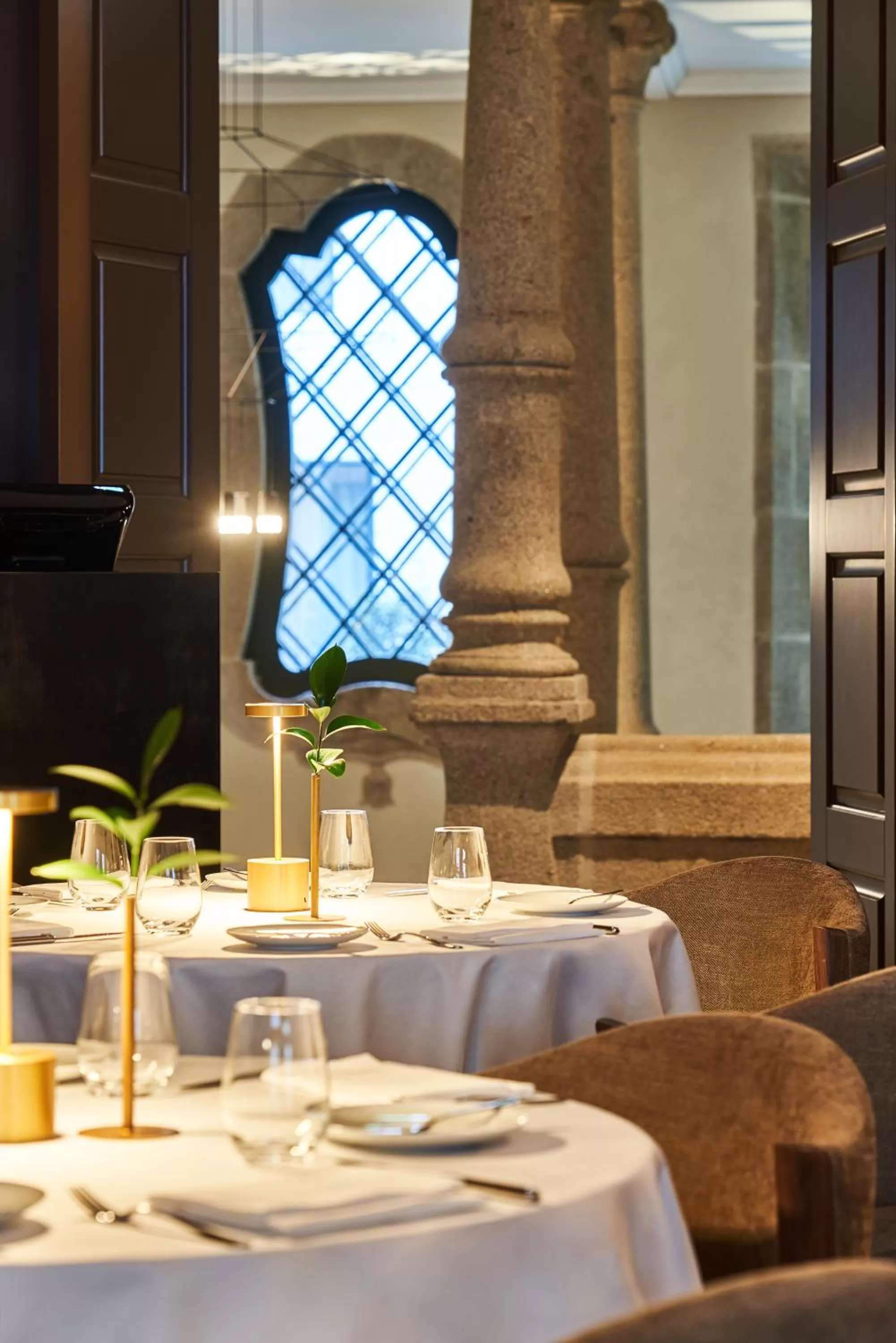 Restaurant/places to eat in PortoBay Flores