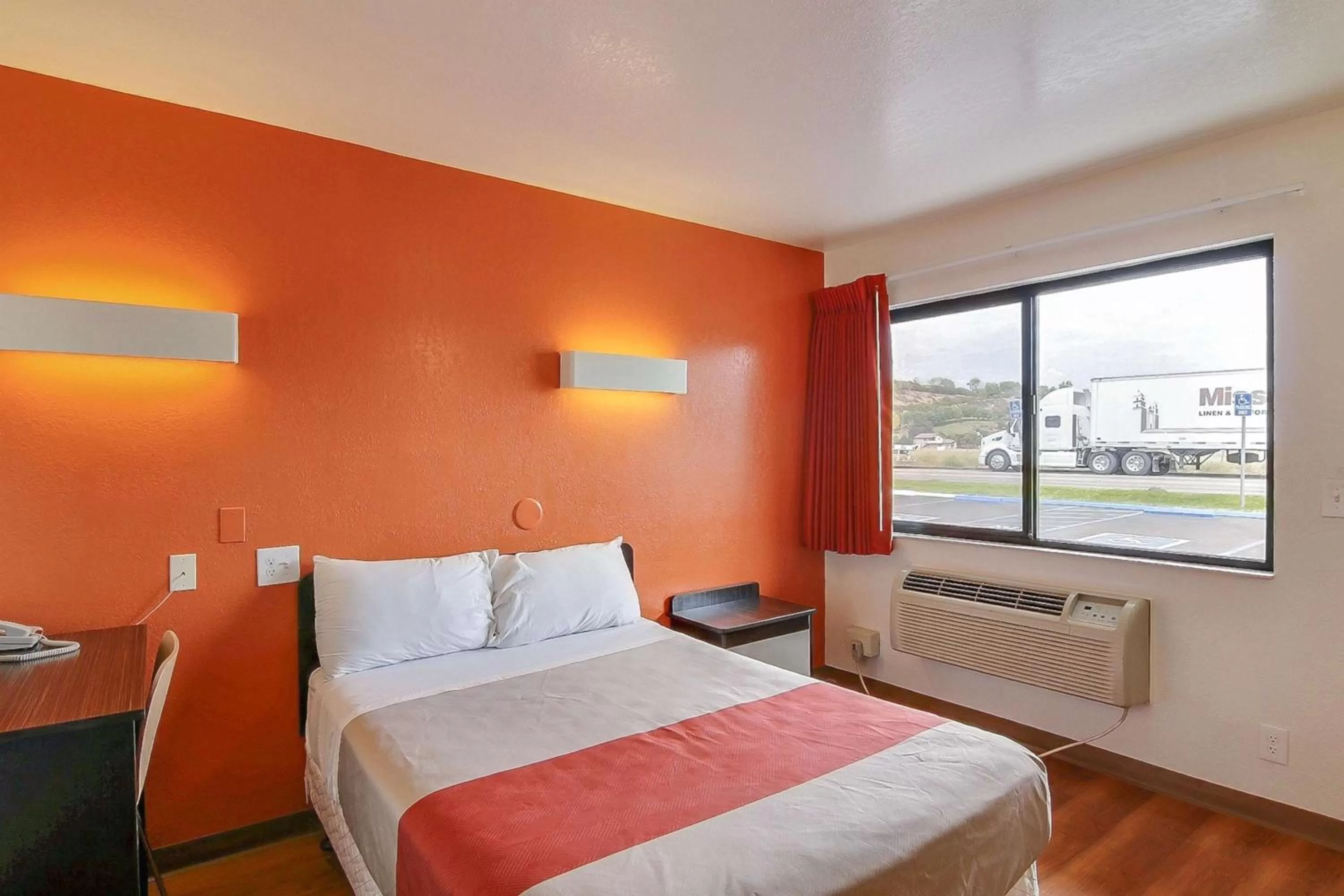 Bedroom, Bed in Motel 6-Buellton, CA - Solvang Area