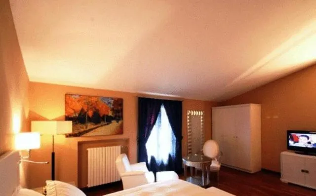 Decorative detail in Sangallo Hotel