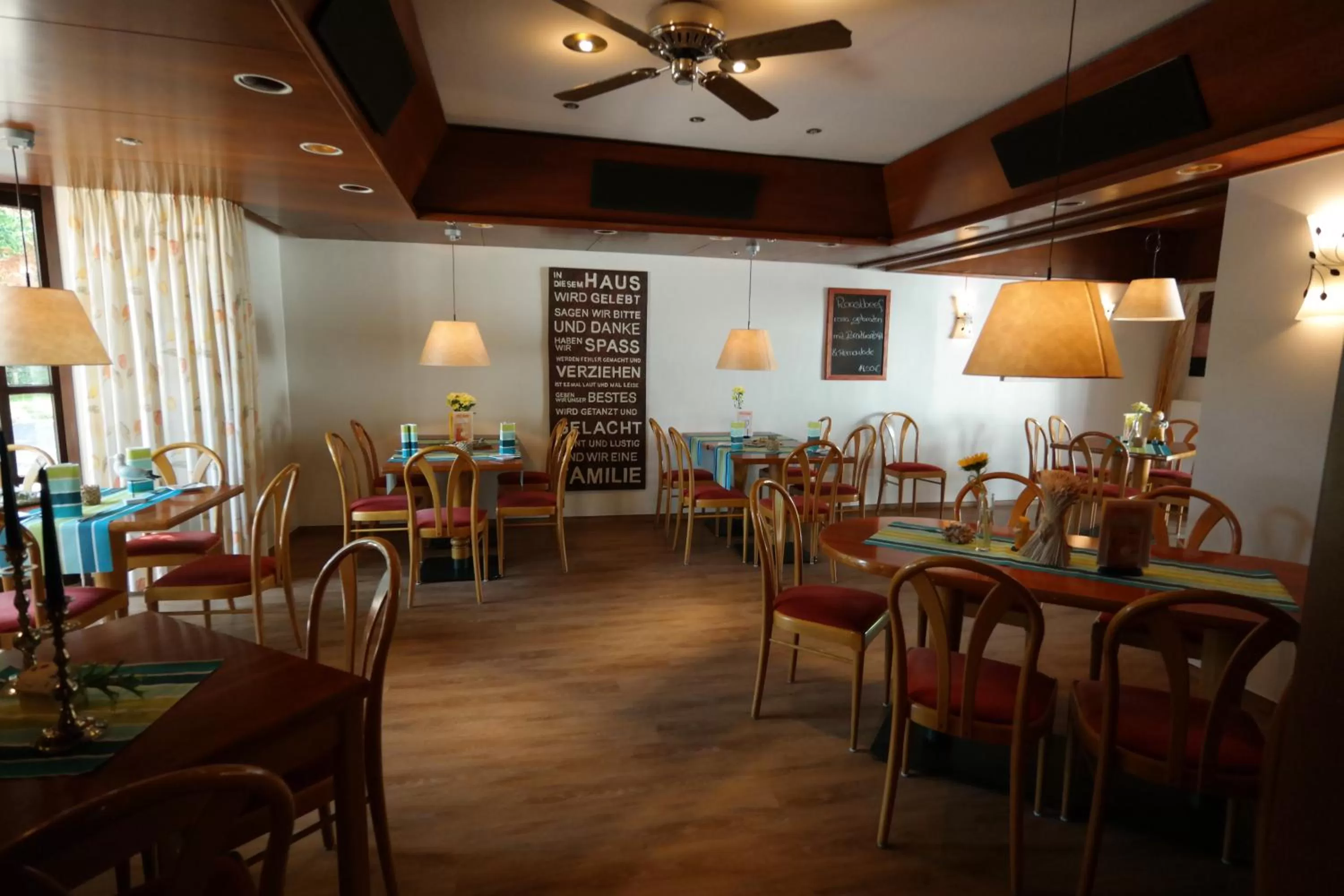 Restaurant/places to eat in Hotel Lindas