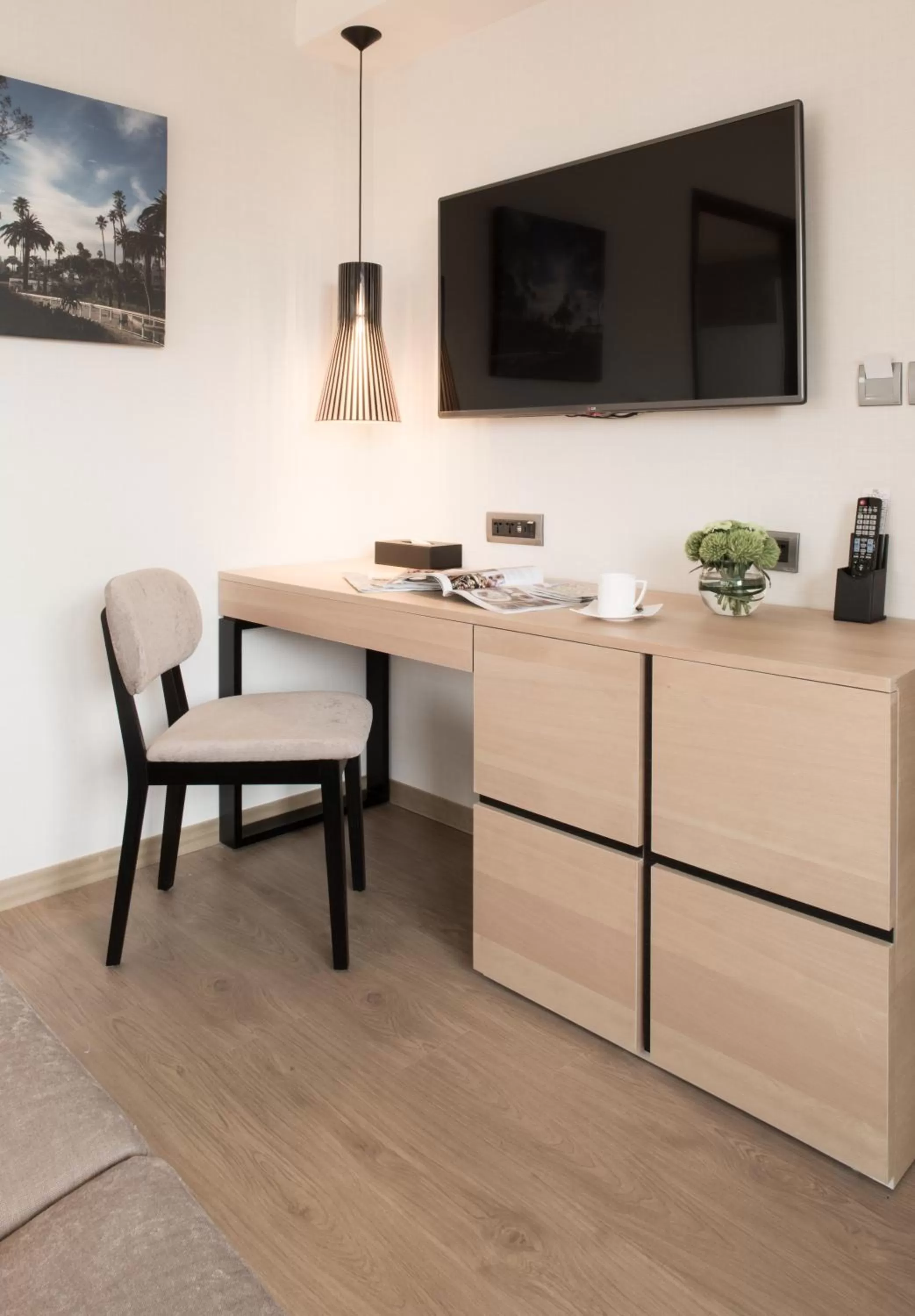 TV and multimedia in Riverview Suites Taipei