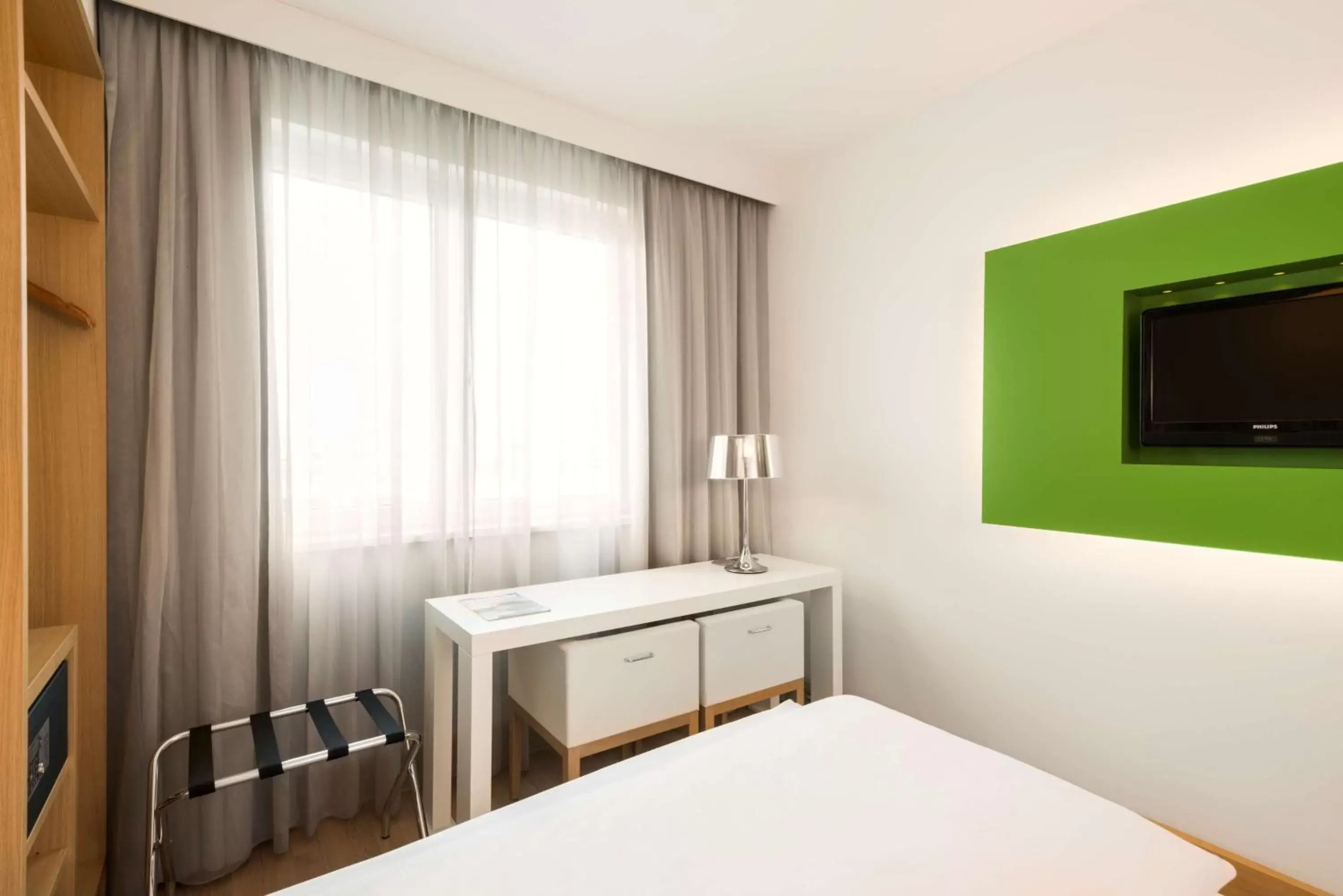 Standard Single Room in NH Berlin Potsdamer Platz Standard Single Room in NH Berlin Potsdamer Platz