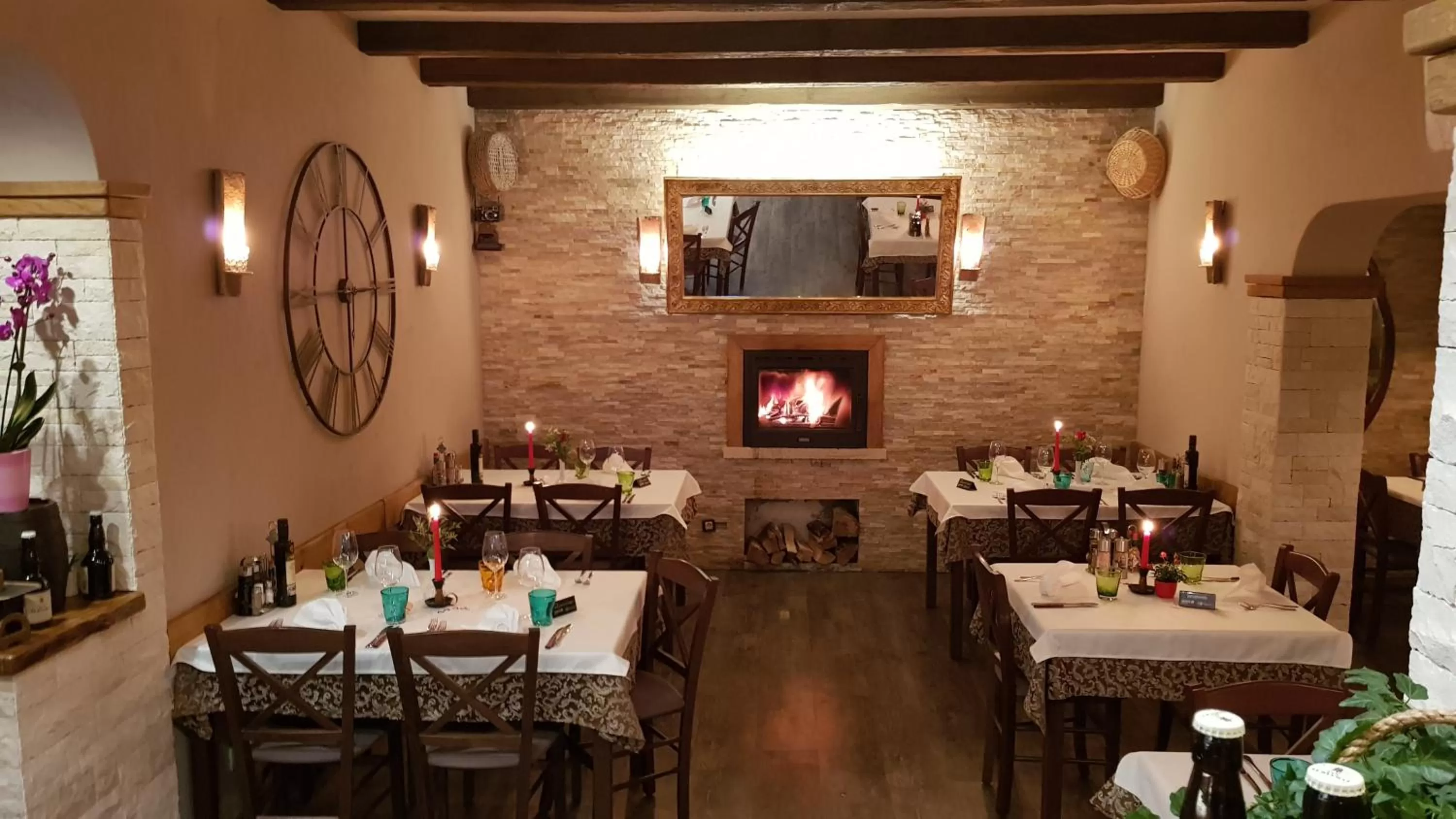 Restaurant/places to eat in Boutique Rooms Luna