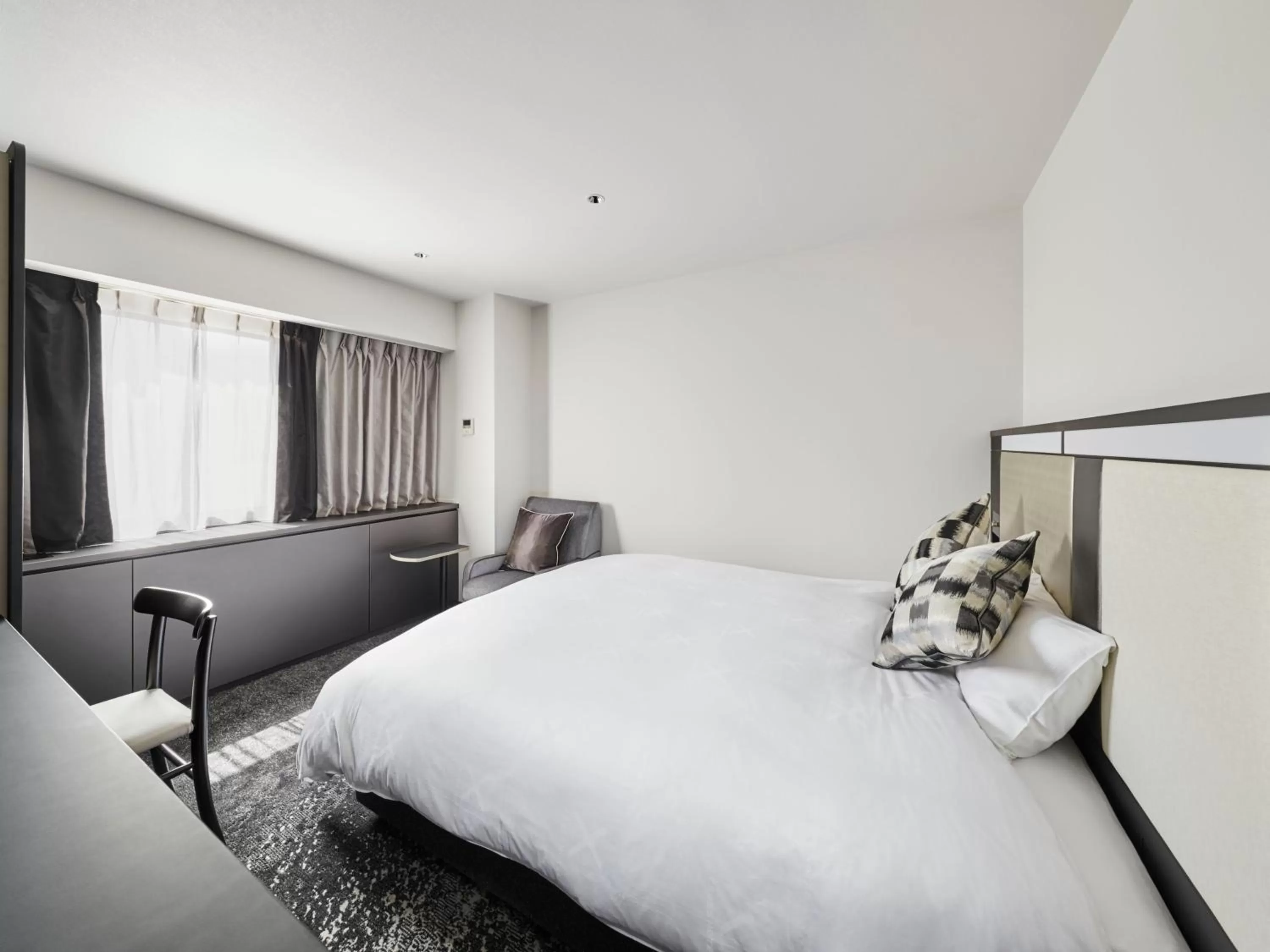 View (from property/room), Bed in Cross Hotel Osaka