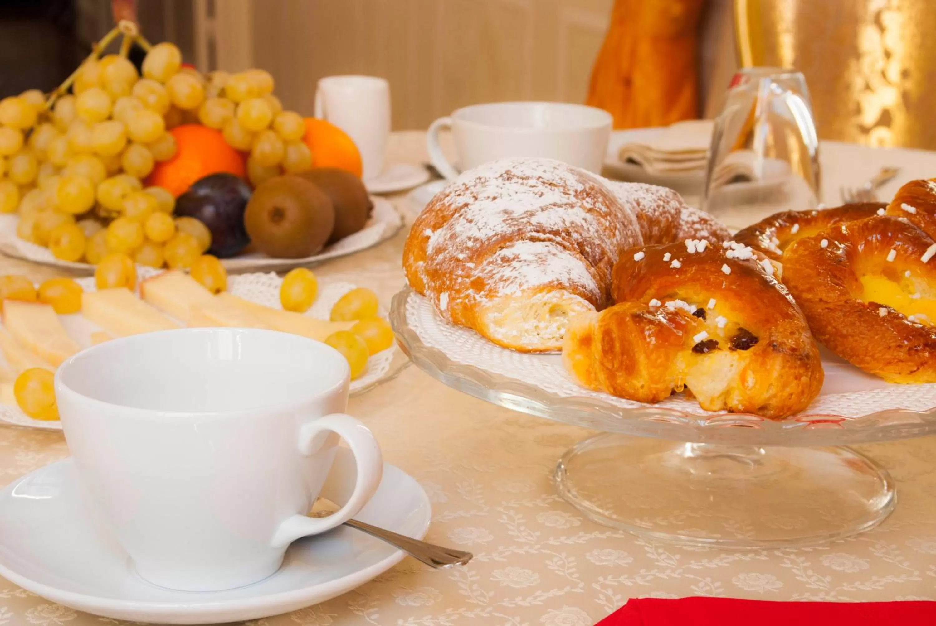 Buffet breakfast in Royal Hotel