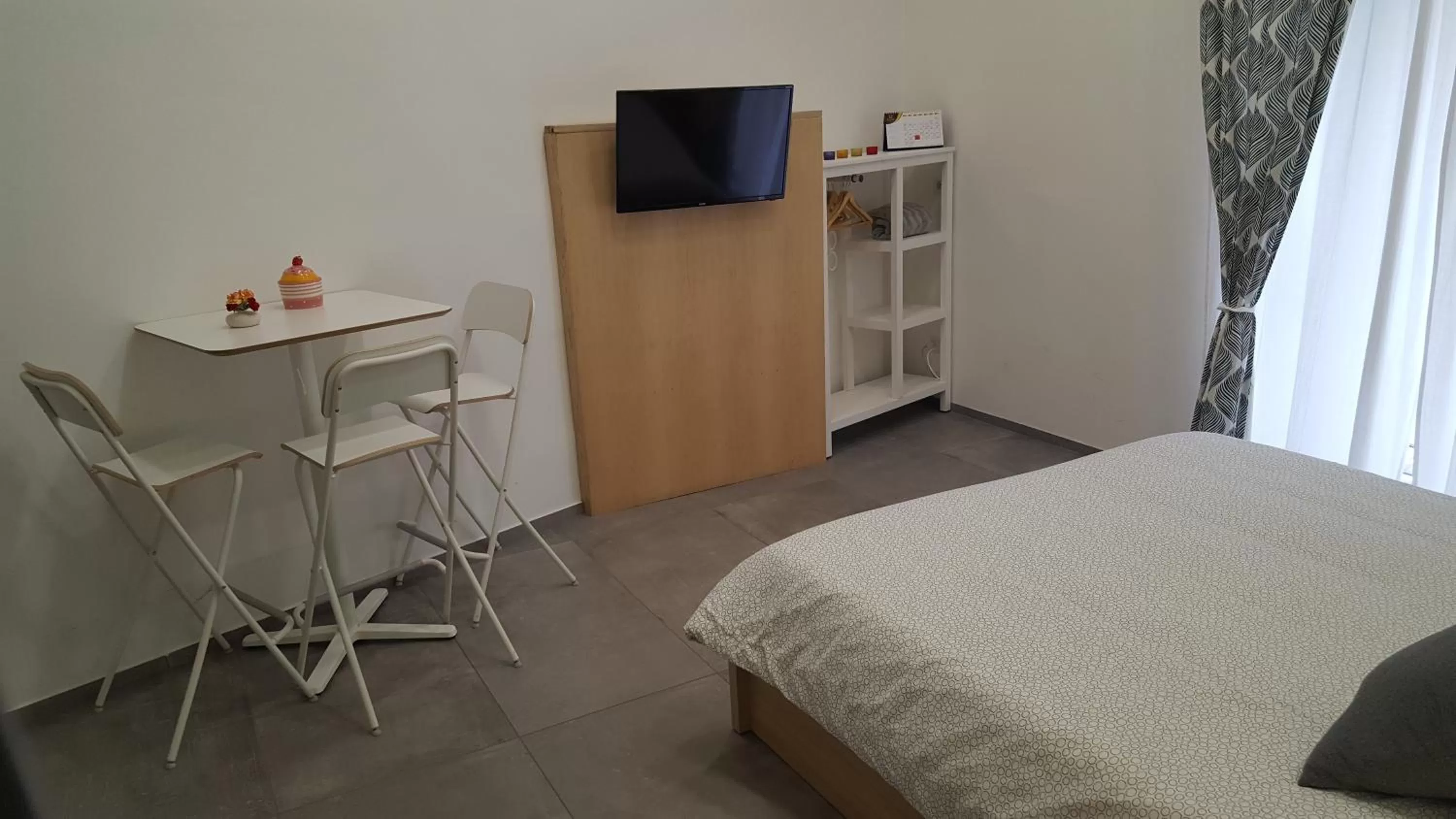 Photo of the whole room in ALYSSA HOUSE