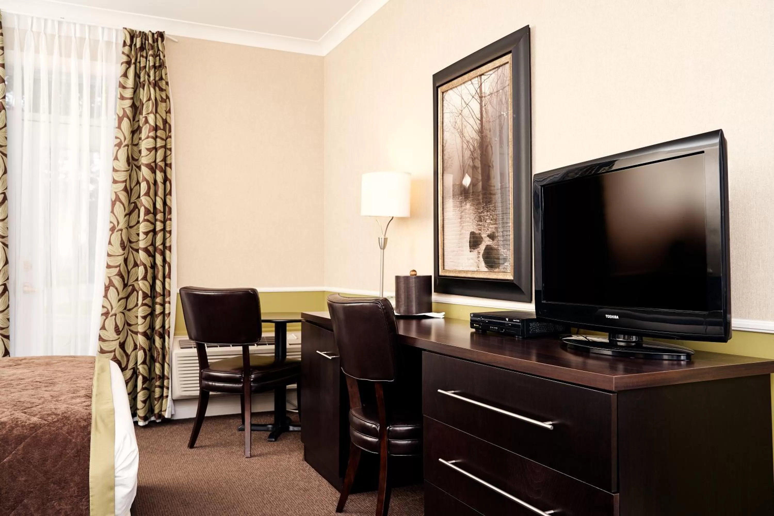 Bed in RiverRock Inn