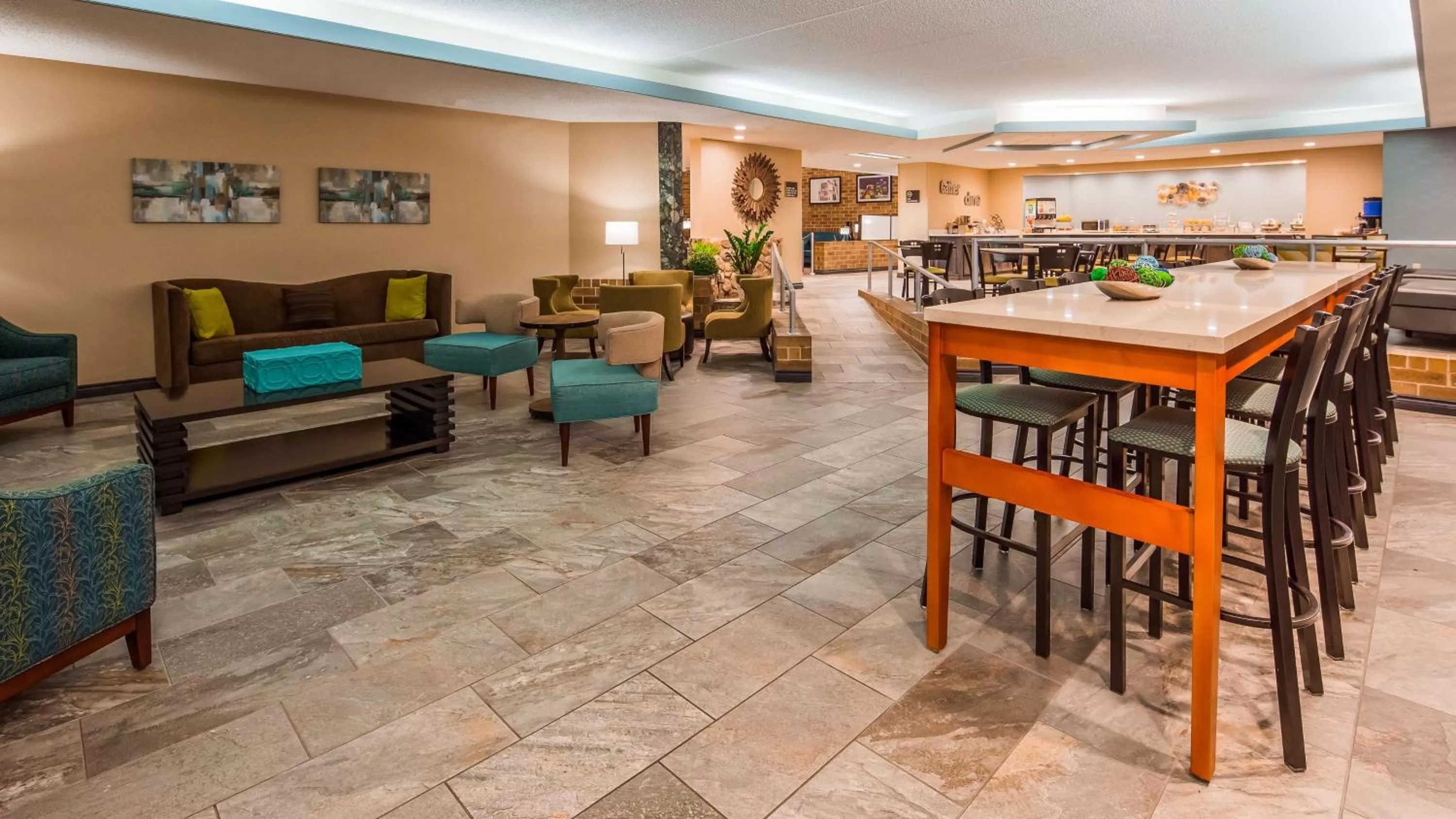 Lobby or reception in Best Western Warren Hotel