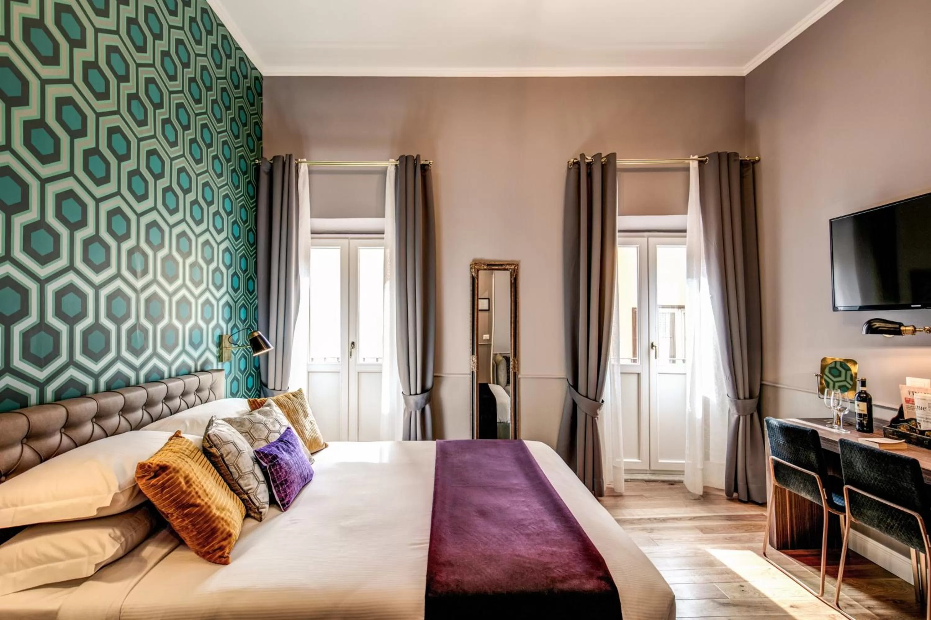 Bed in Tree Charme Parliament Boutique Hotel