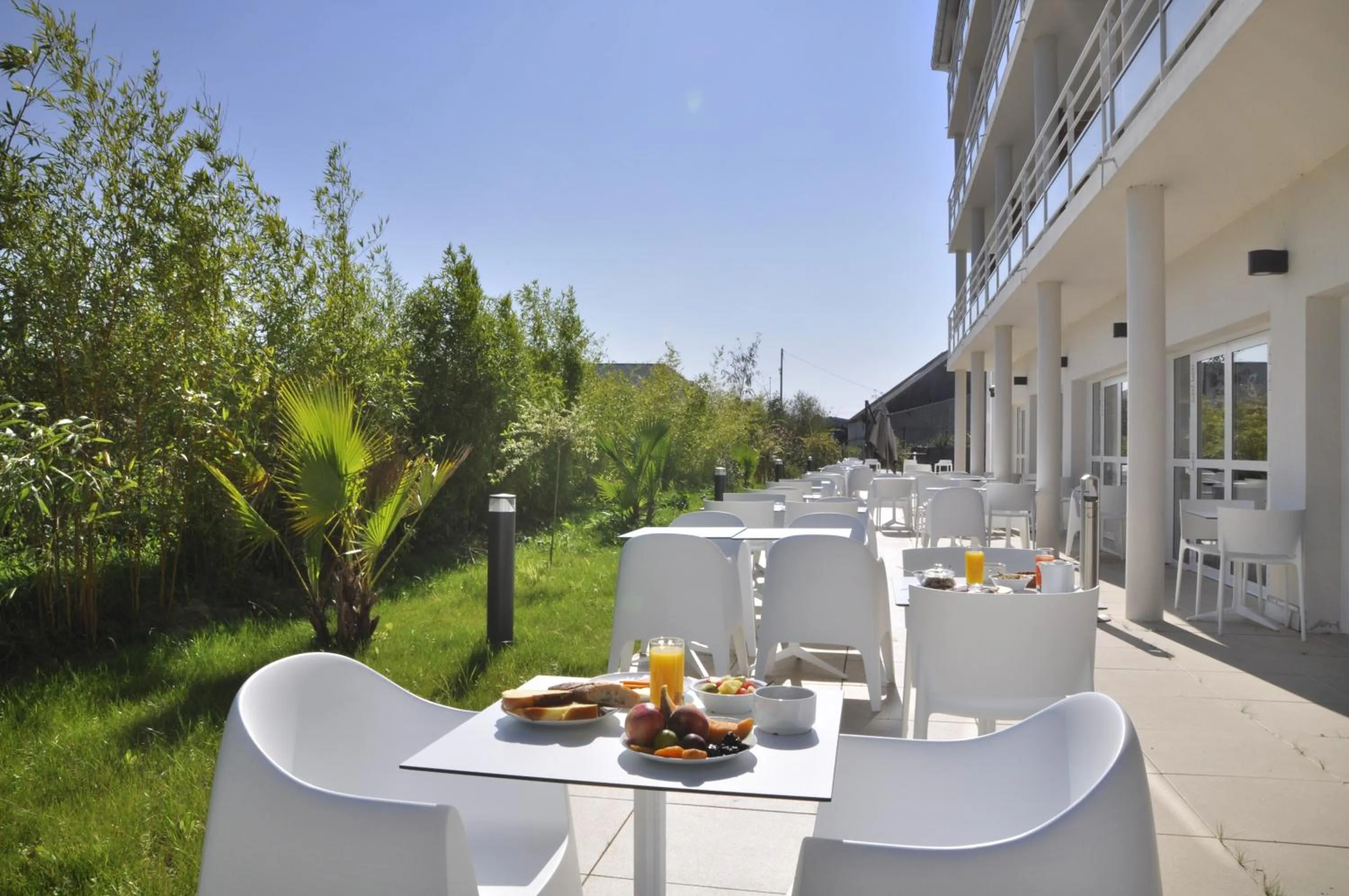Patio in Golden Tulip La Baule Hotel and Residence
