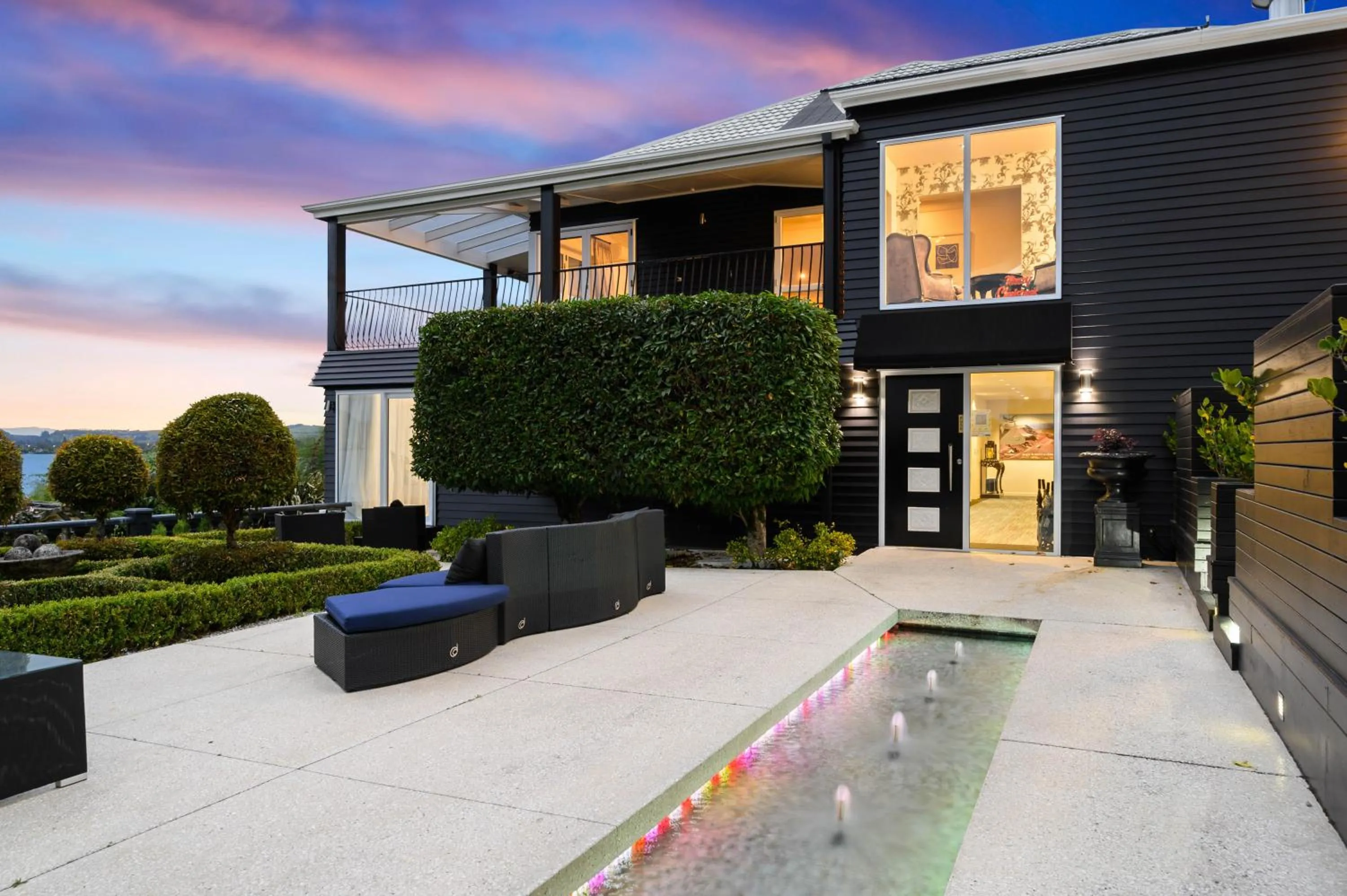 Facade/entrance in Black Swan Lakeside Boutique Hotel