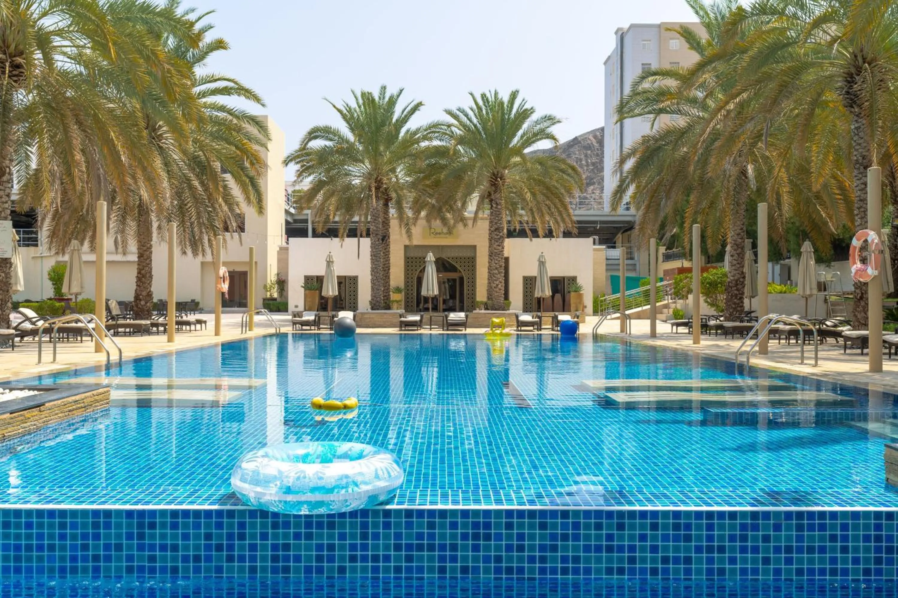 Swimming pool in Sheraton Oman Hotel