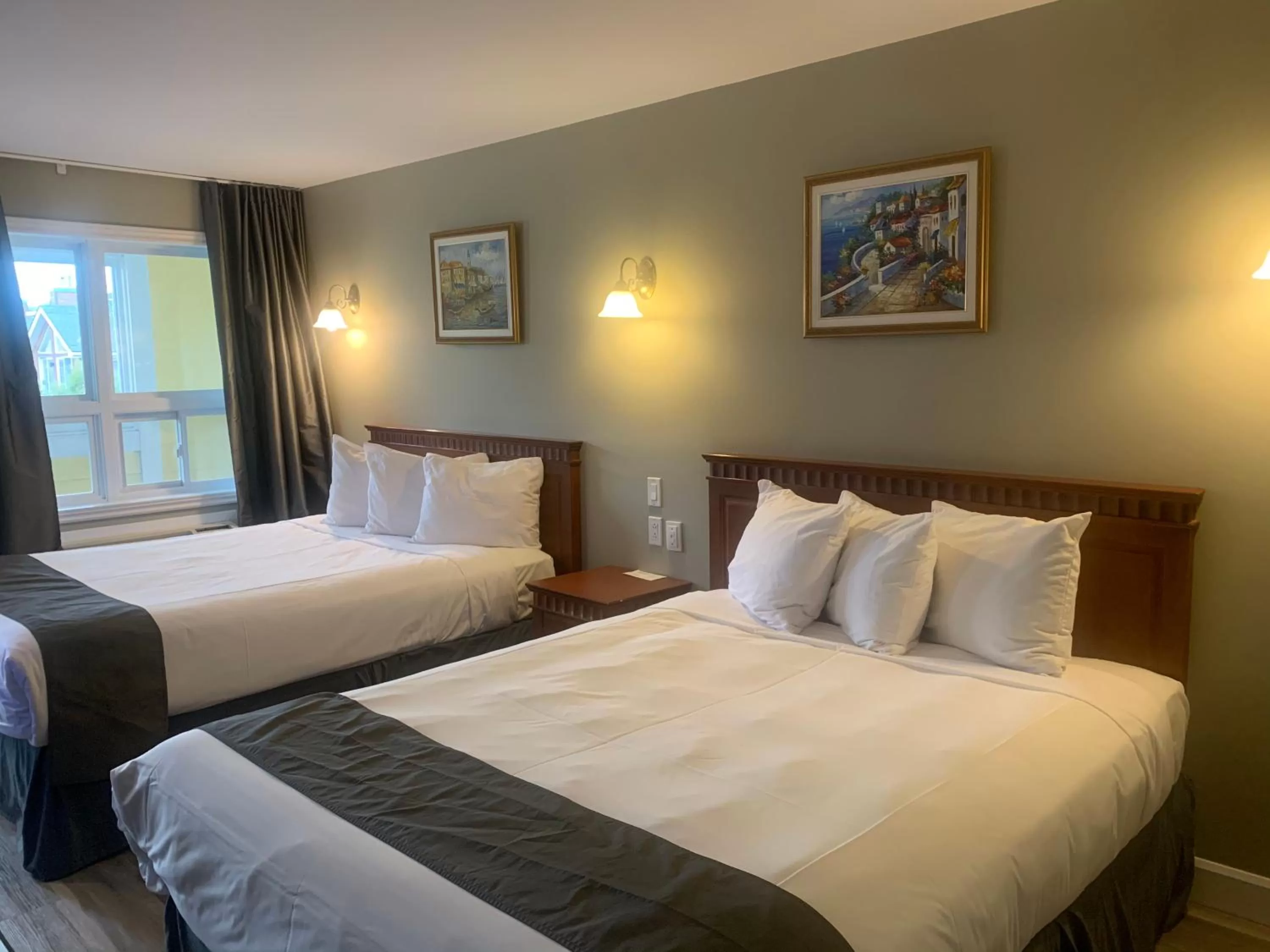 Bedroom, Bed in Hotel and Suites Les Laurentides