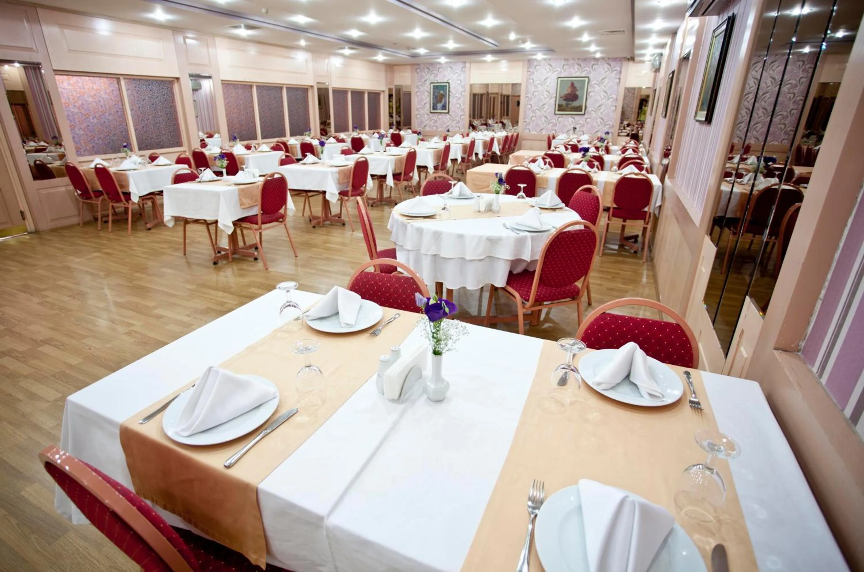 Restaurant/places to eat in Sergah Hotel