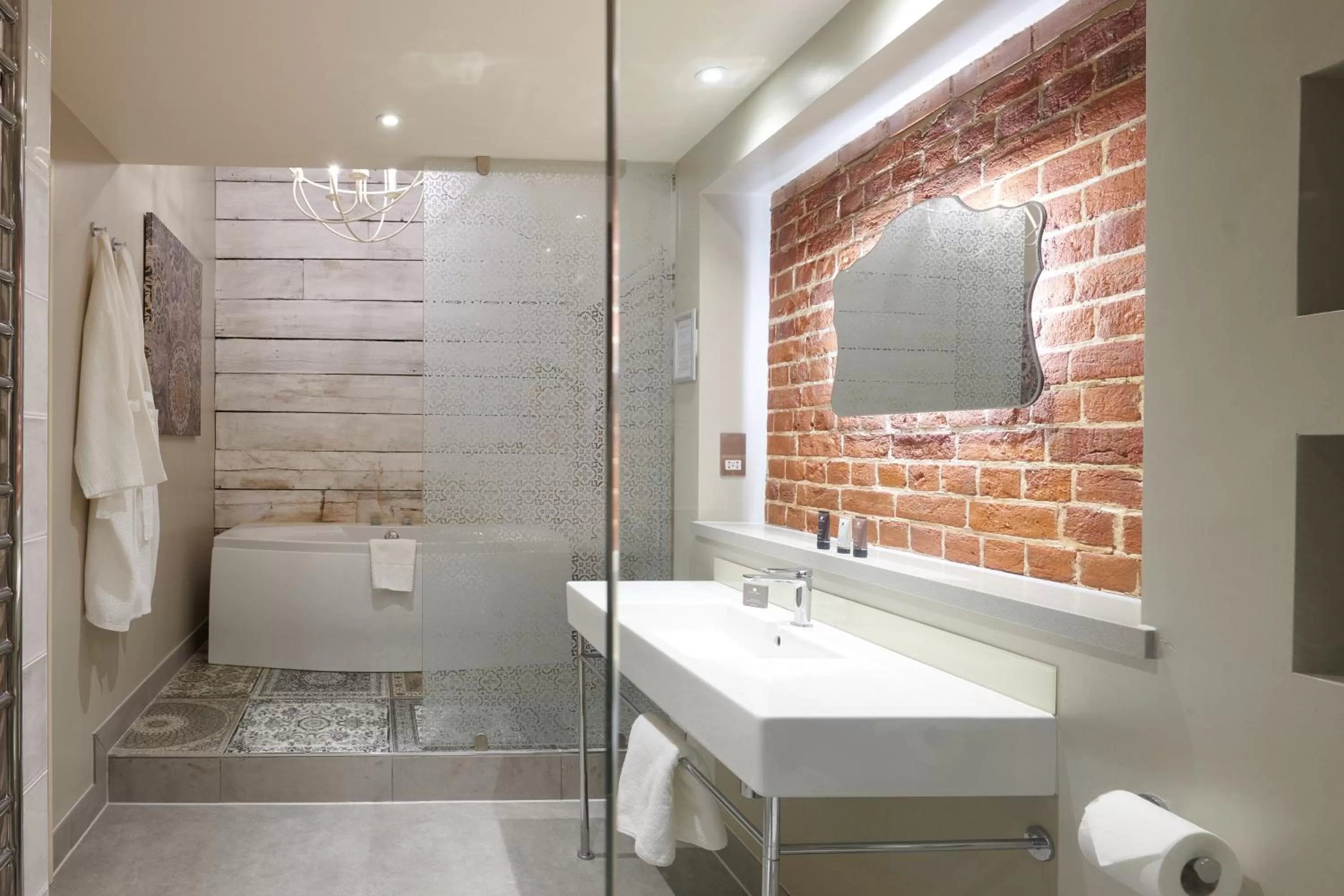 Shower in Park Farm Hotel