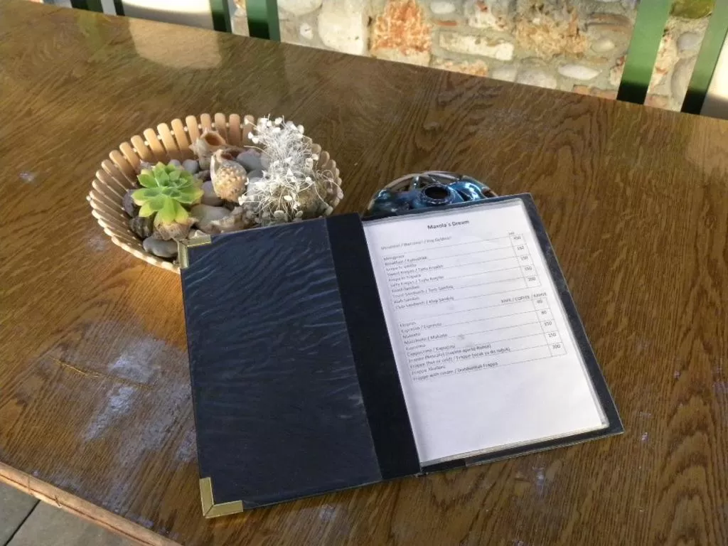 Decorative detail in Maxola's Dream Orikum