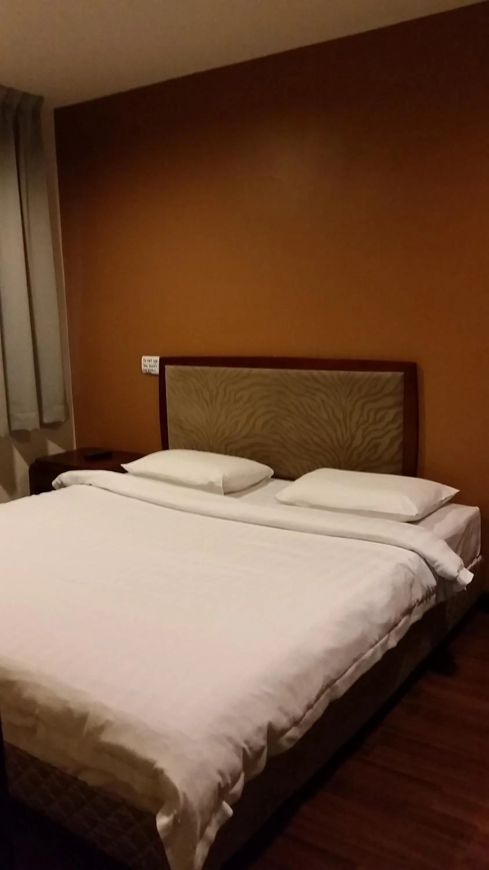 Bed in Hotel Sadong88