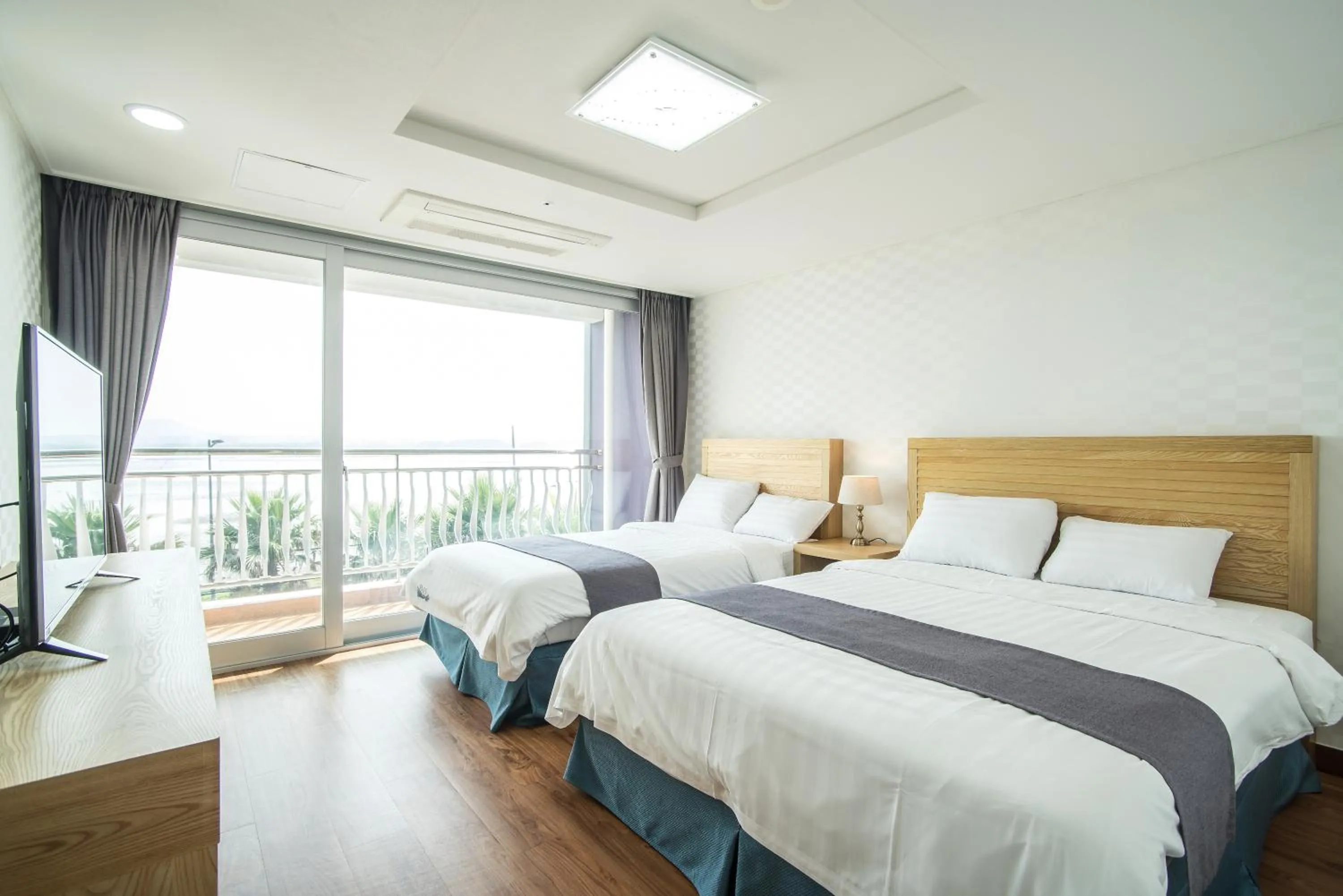 Photo of the whole room, Bed in Breeze Bay Hotel