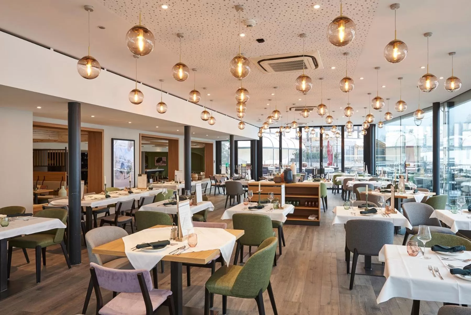 Restaurant/places to eat in Mountains Hotel