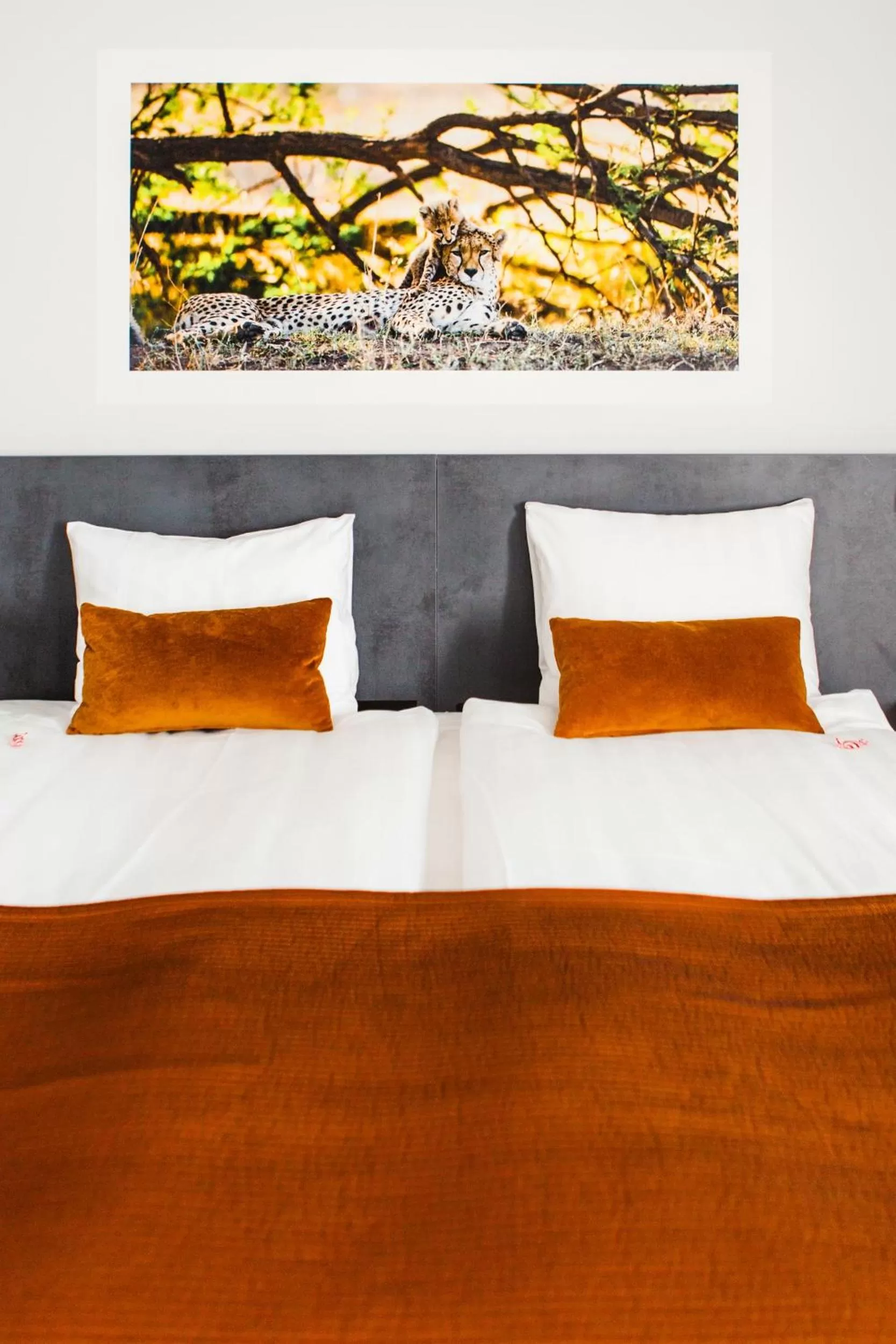 Property building, Bed in Best Western Plaza Hotel