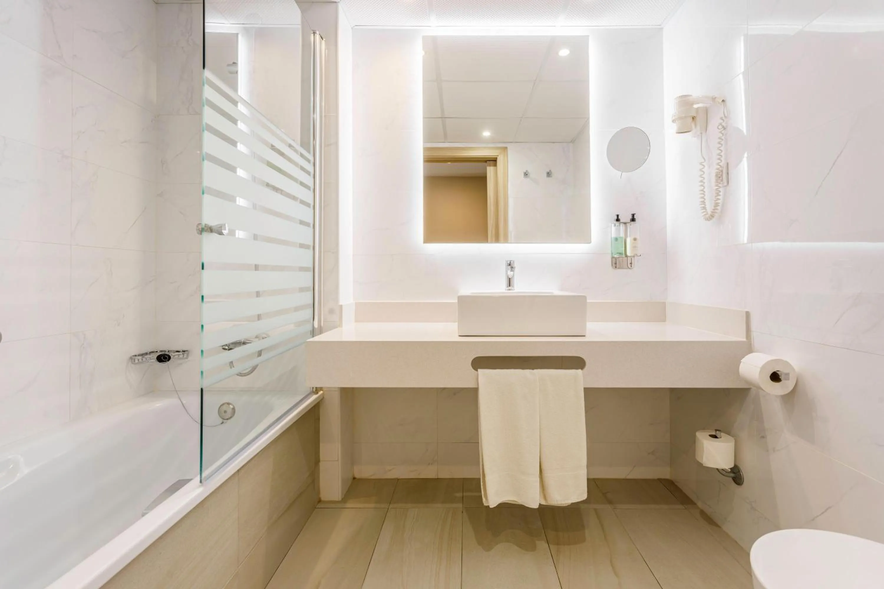 Bathroom in Hotel Best Maritim