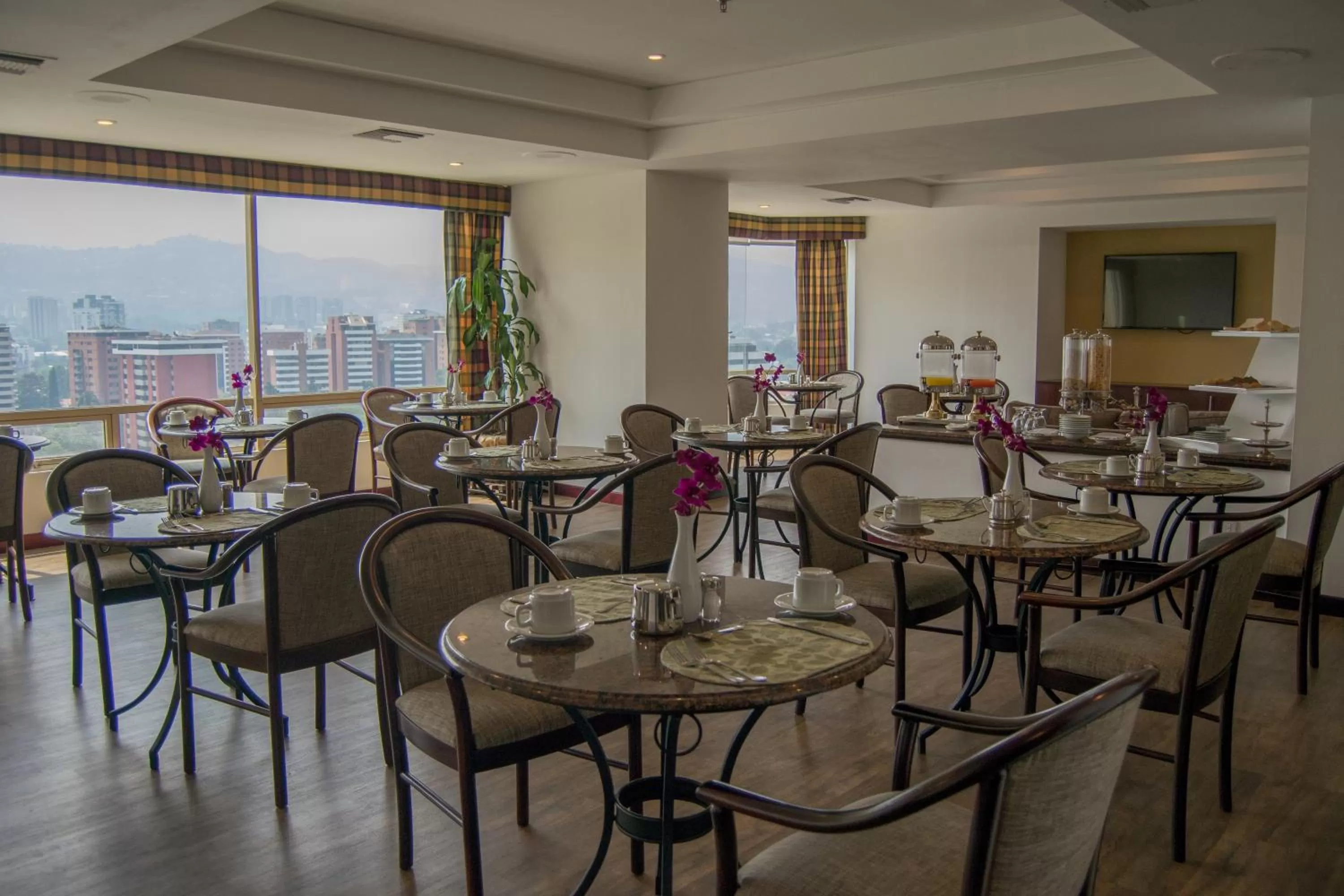 Communal lounge/ TV room in Clarion Suites Guatemala City