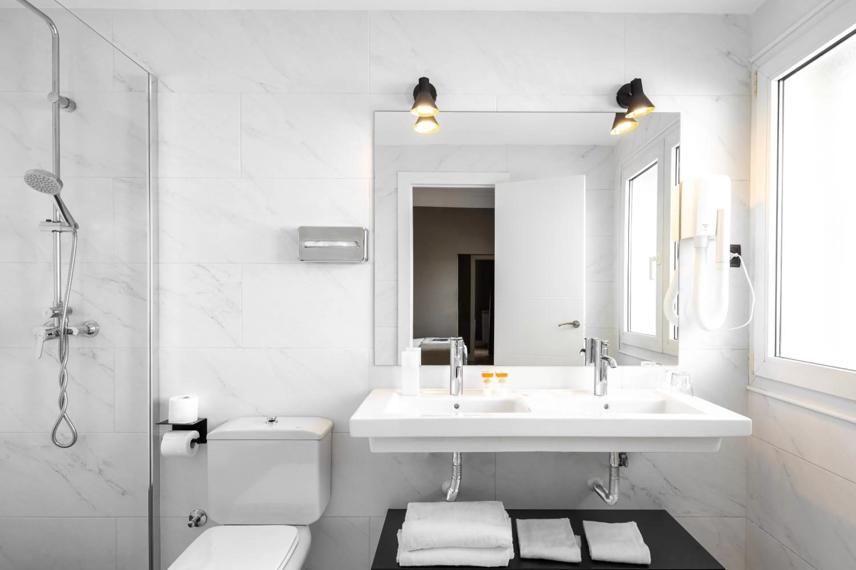 Bathroom in Hotel Cortezo