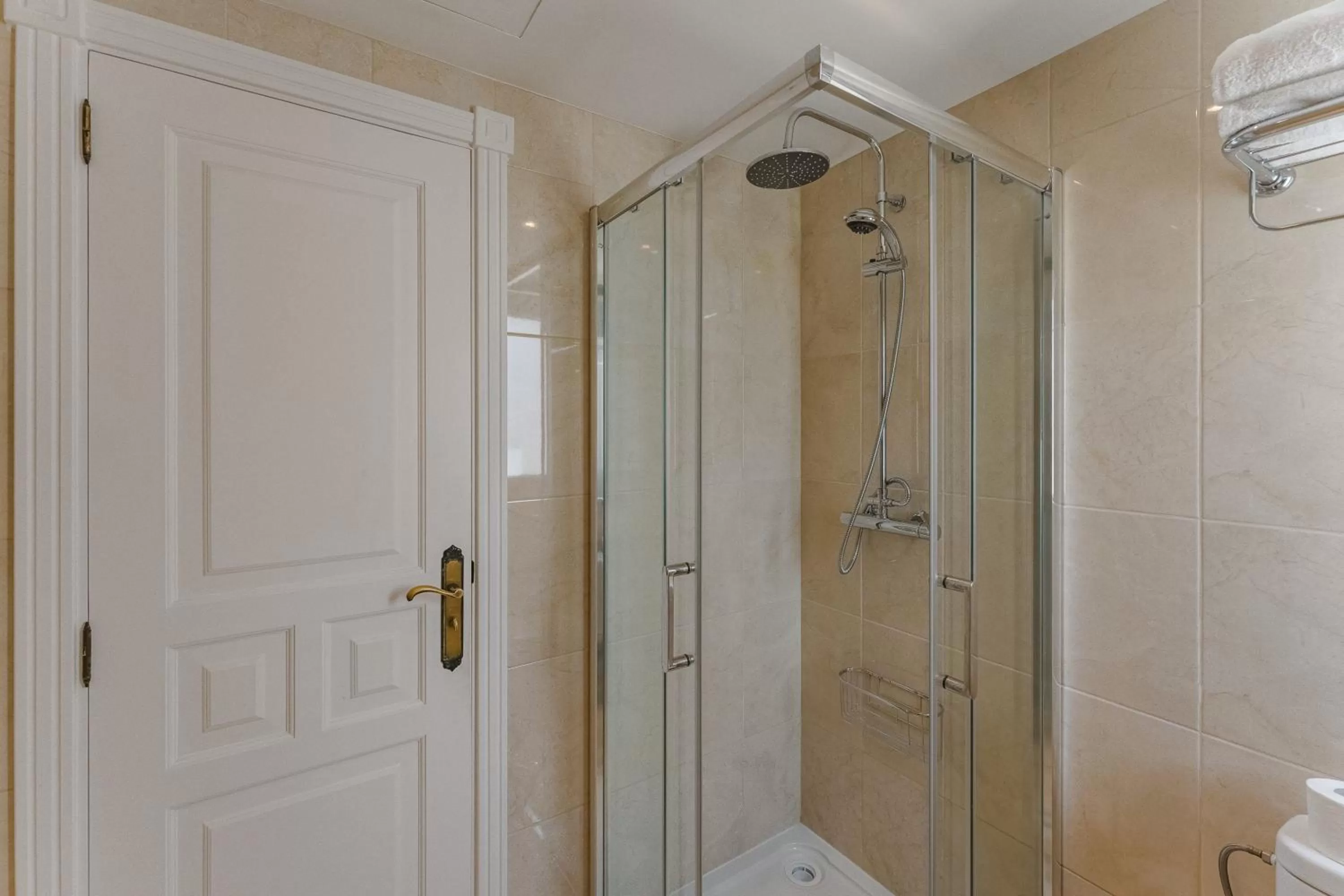 Bathroom in Flamingo Suites Boutique Hotel