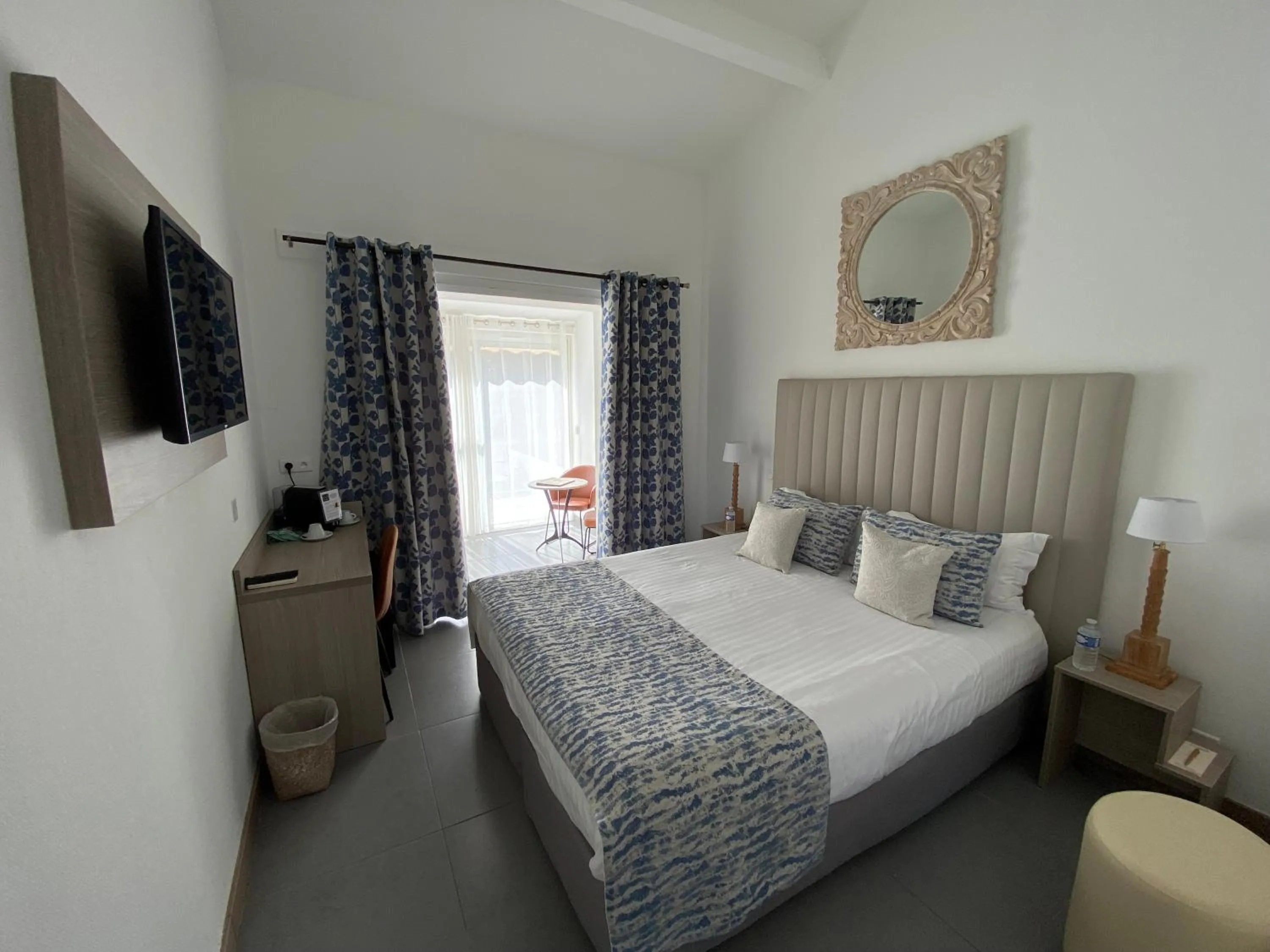 Photo of the whole room, Bed in Le Mas de Cocagne