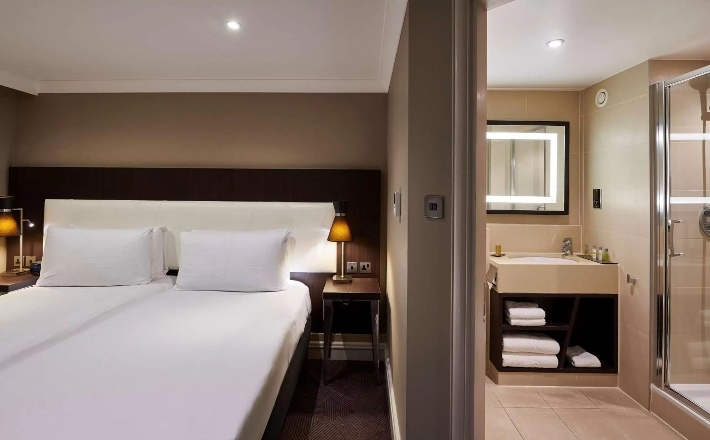 Deluxe King Room in DoubleTree by Hilton London Ealing Deluxe King Room in DoubleTree by Hilton London Ealing