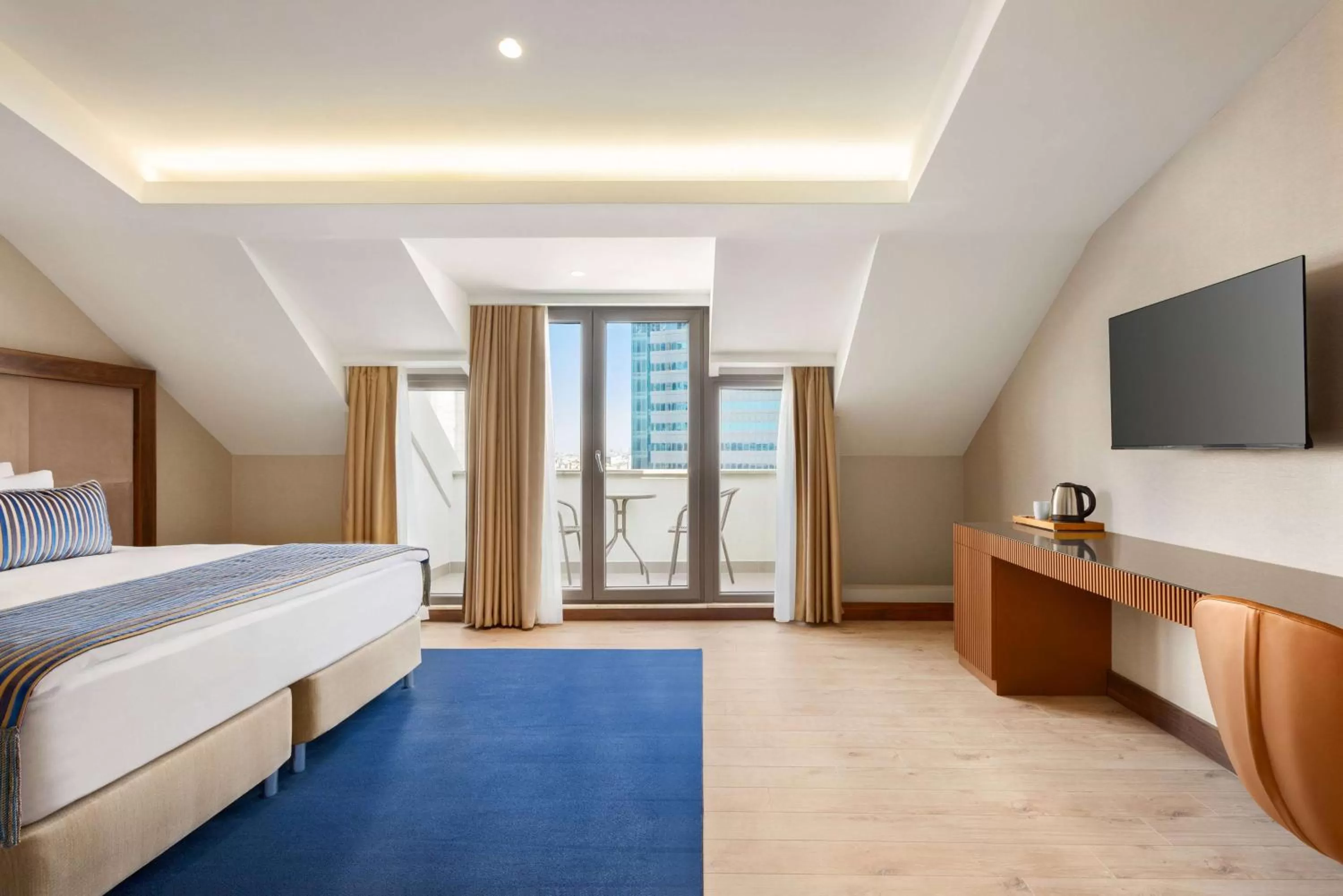 Photo of the whole room, Bed in TRYP By Wyndham Istanbul Sisli Hotel